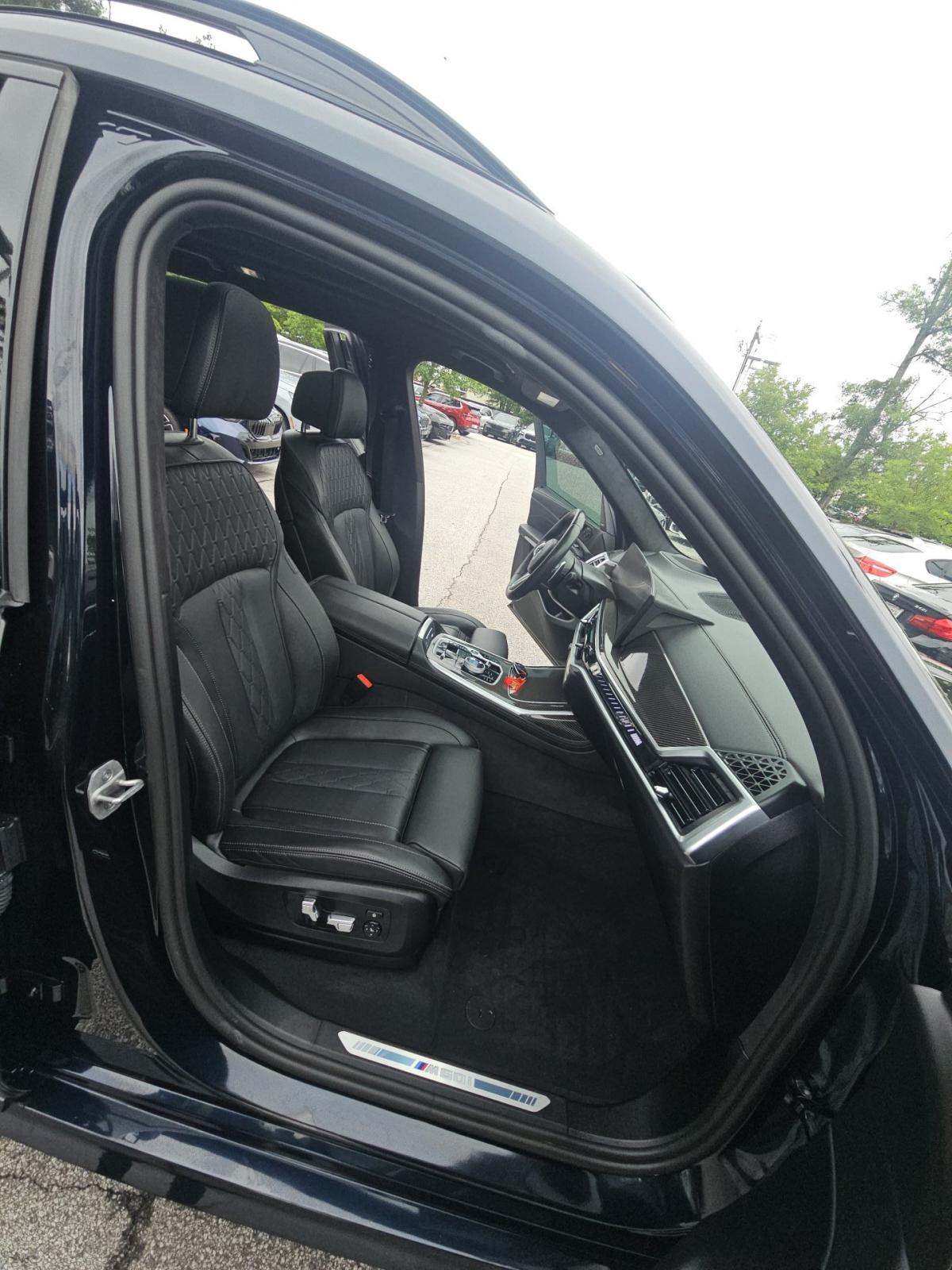 2025 BMW X7 M60i AWD
