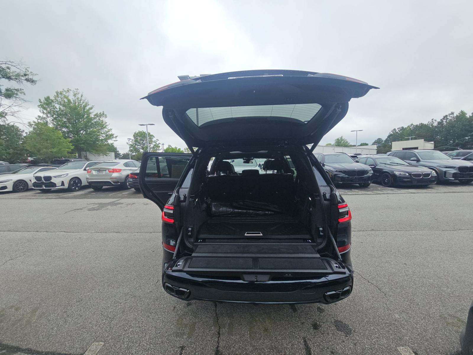 2025 BMW X7 M60i AWD