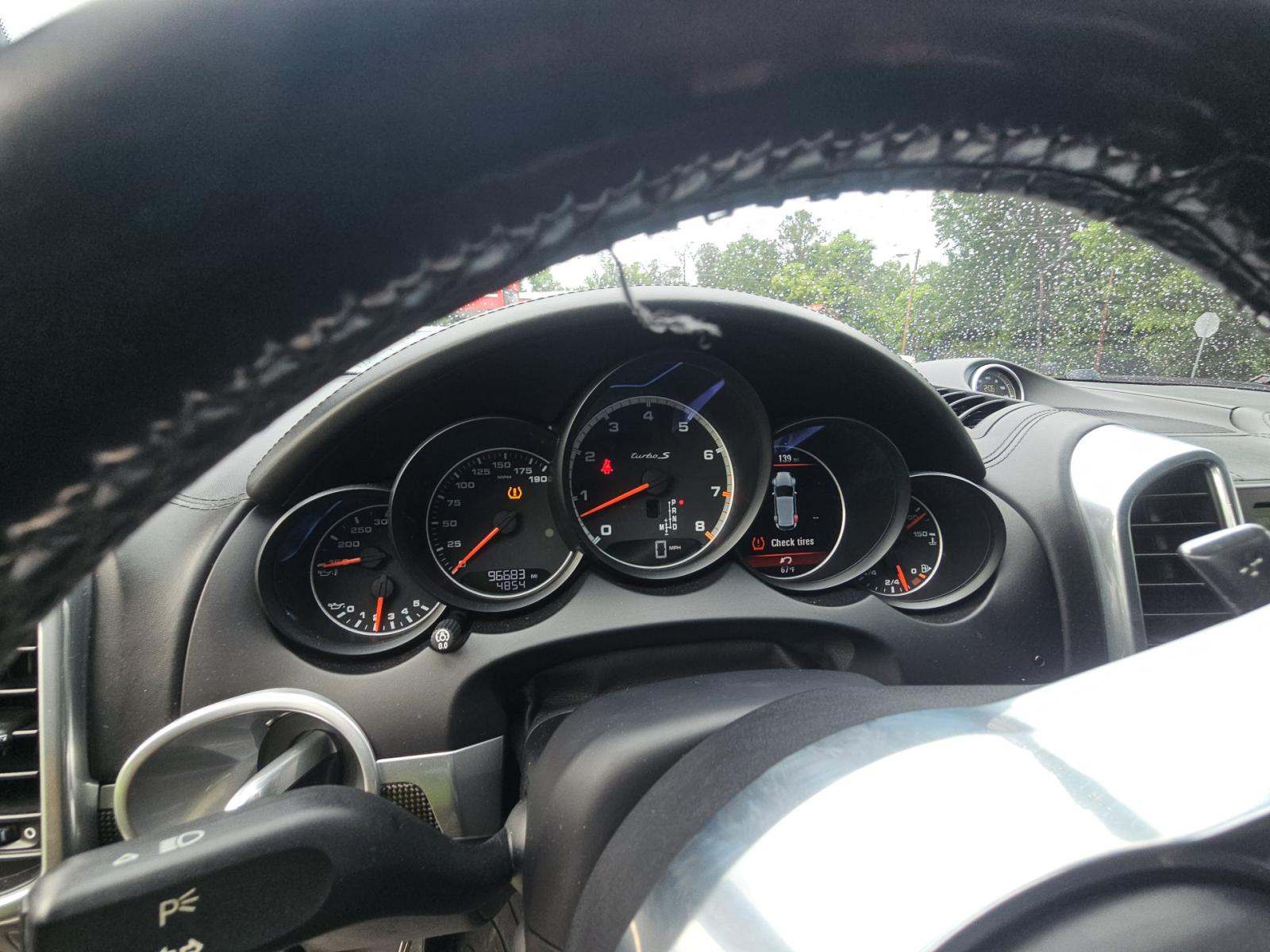 PORSCHE CAYENNE - 9
