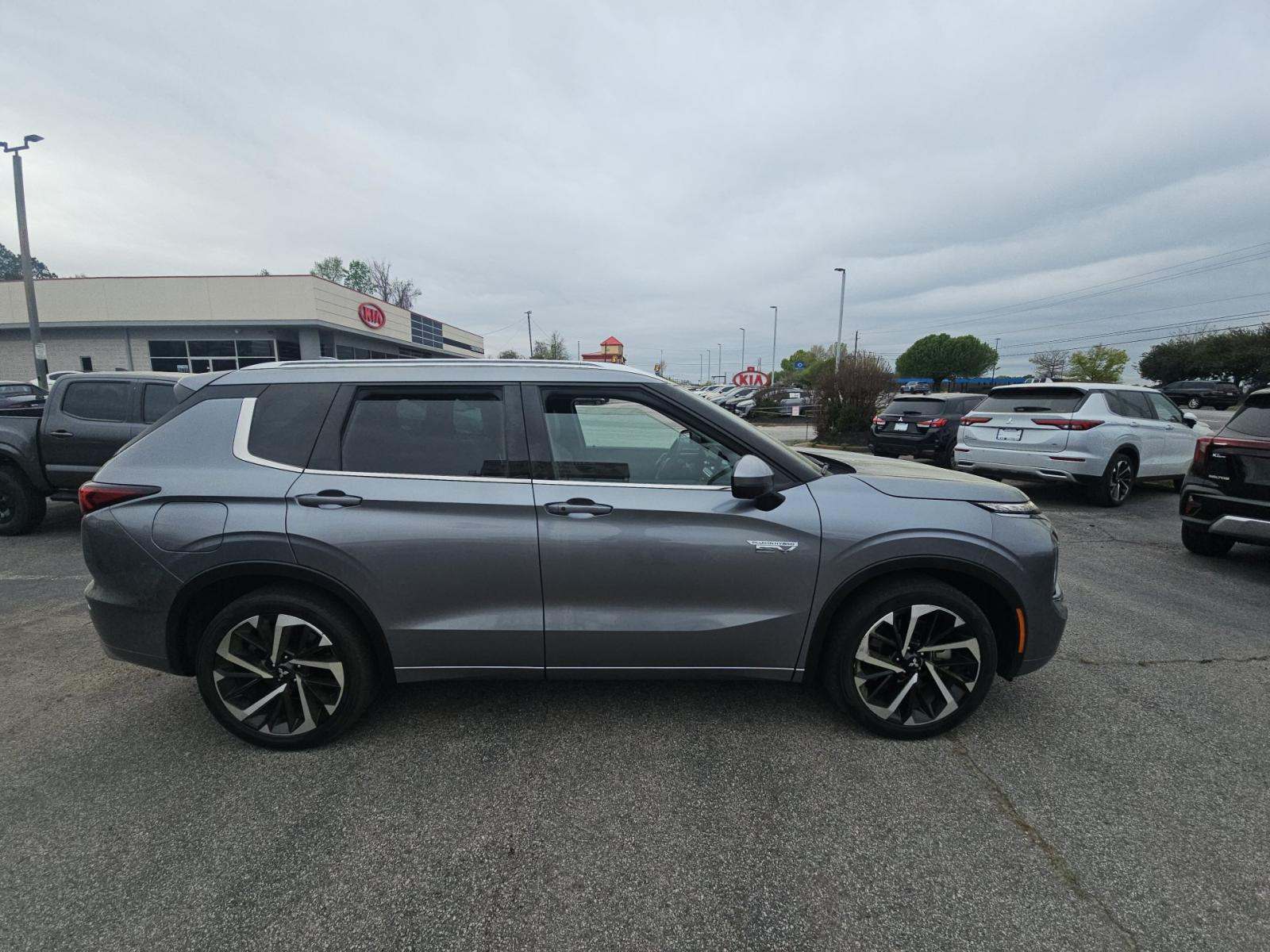 2023 Mitsubishi Outlander PHEV SEL AWD