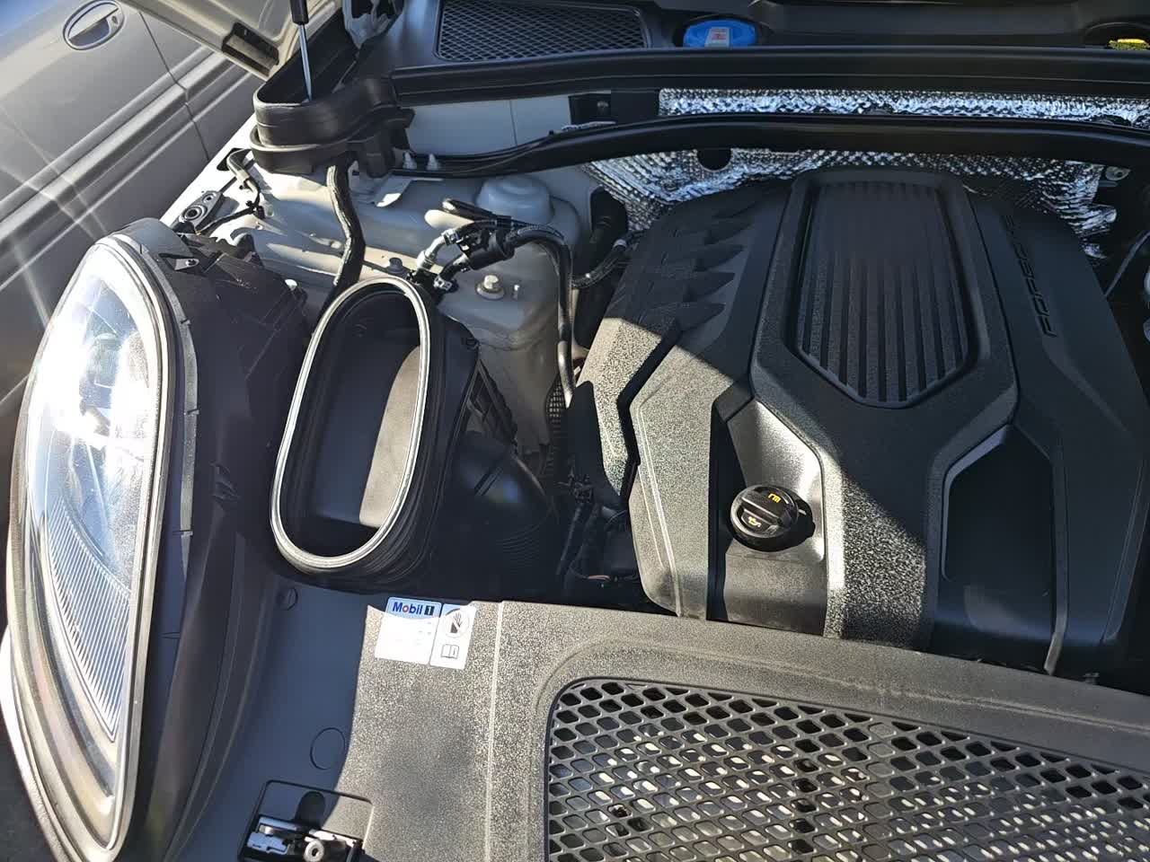 2024 Porsche Macan Base AWD
