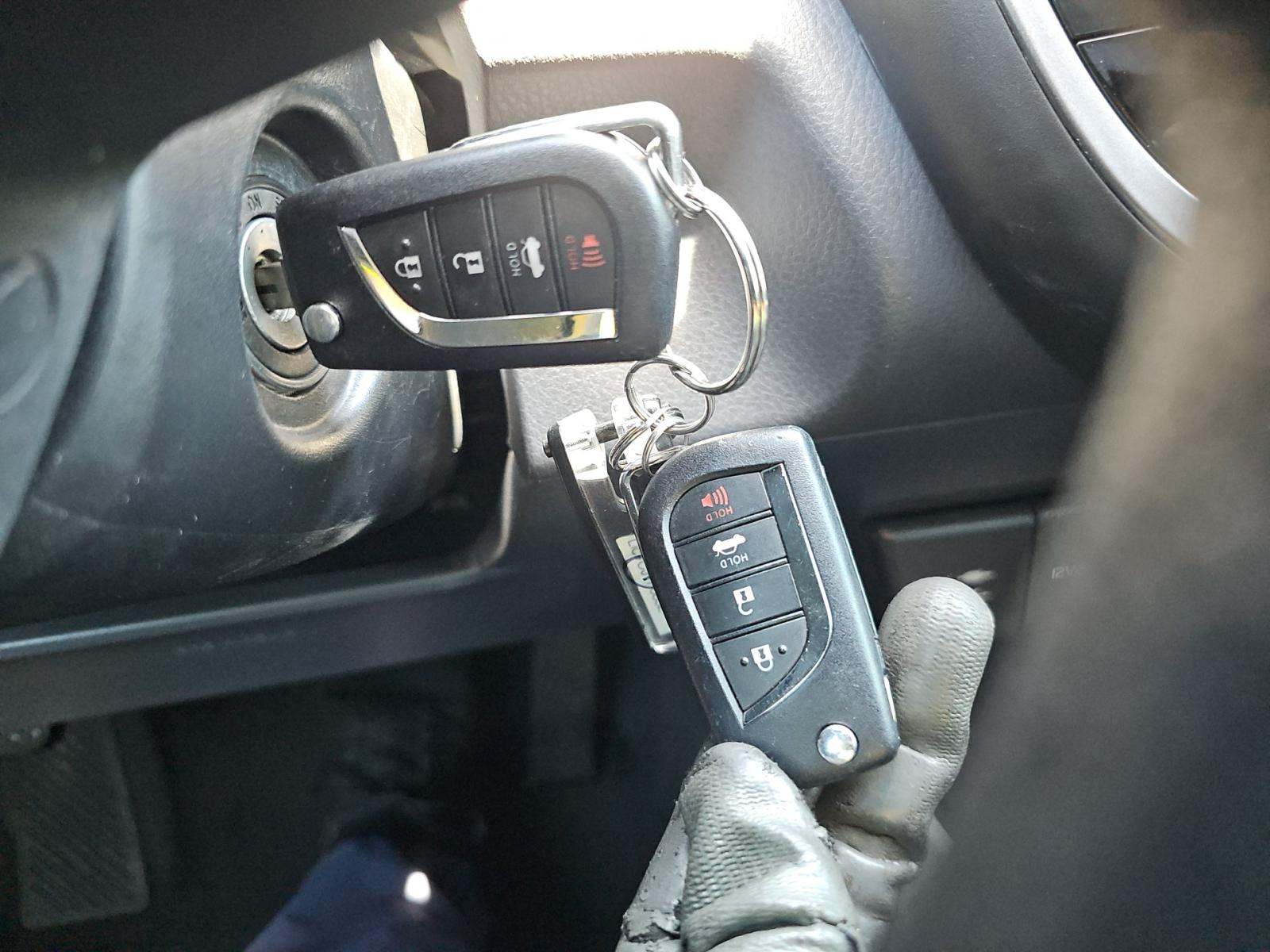 TOYOTA CAMRY - 4