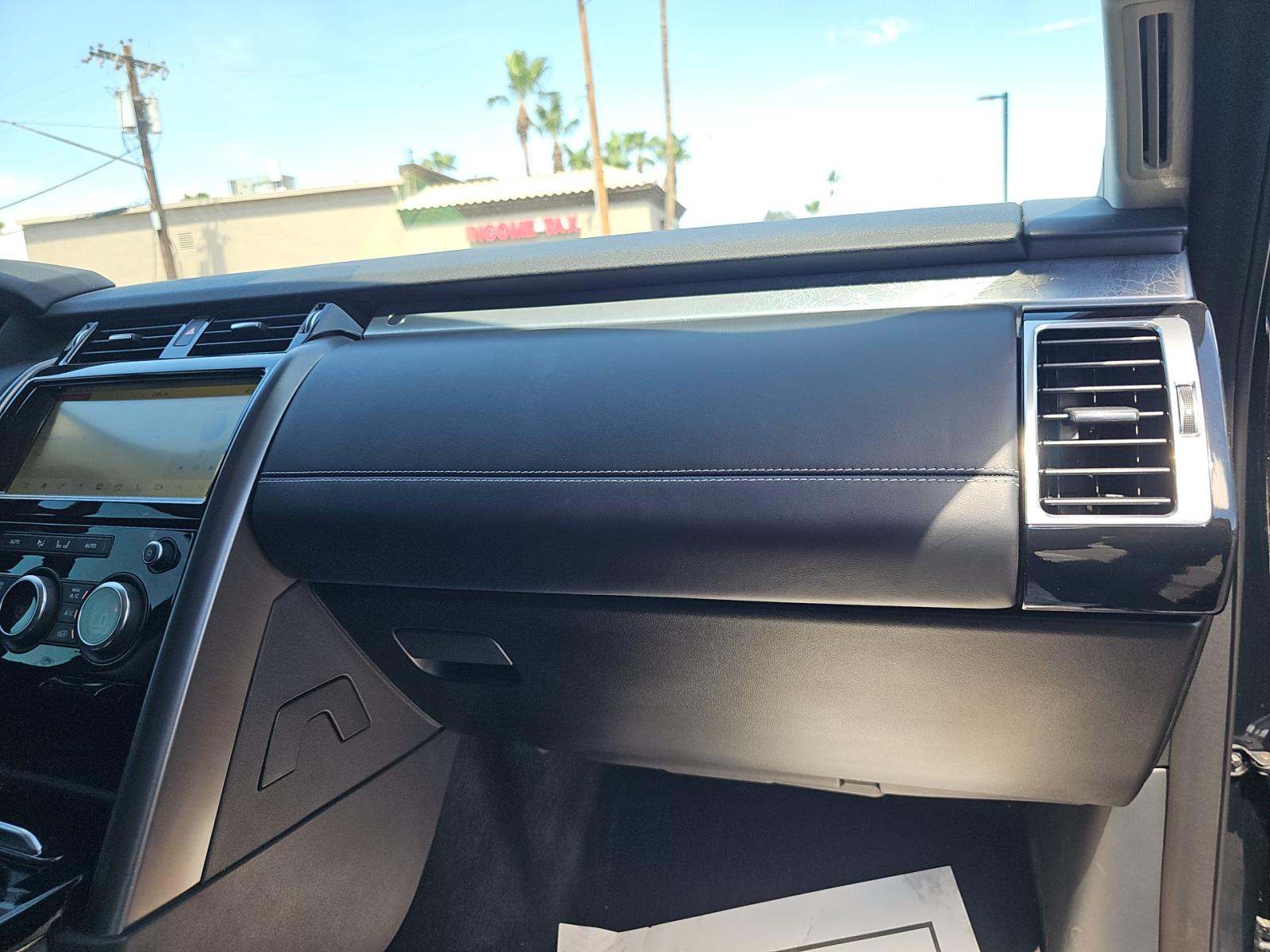 2017 Land Rover Discovery First Edition AWD