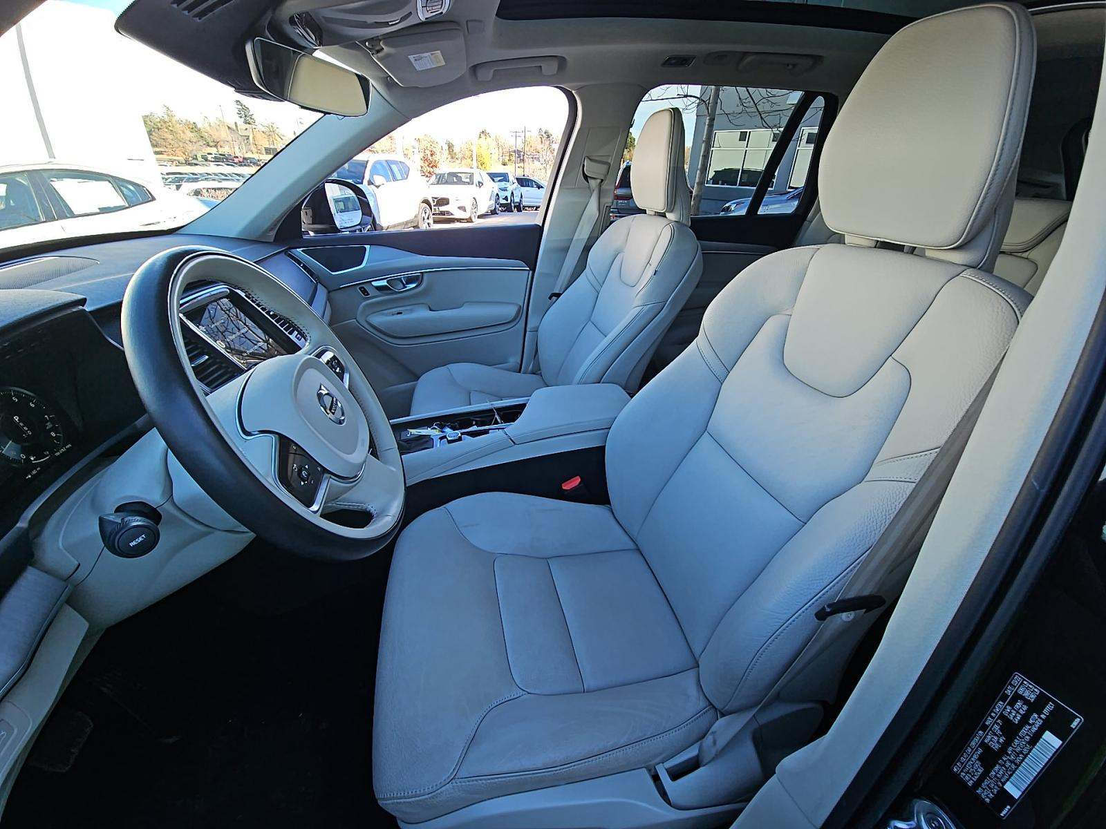 2022 Volvo XC90 T5 Momentum AWD