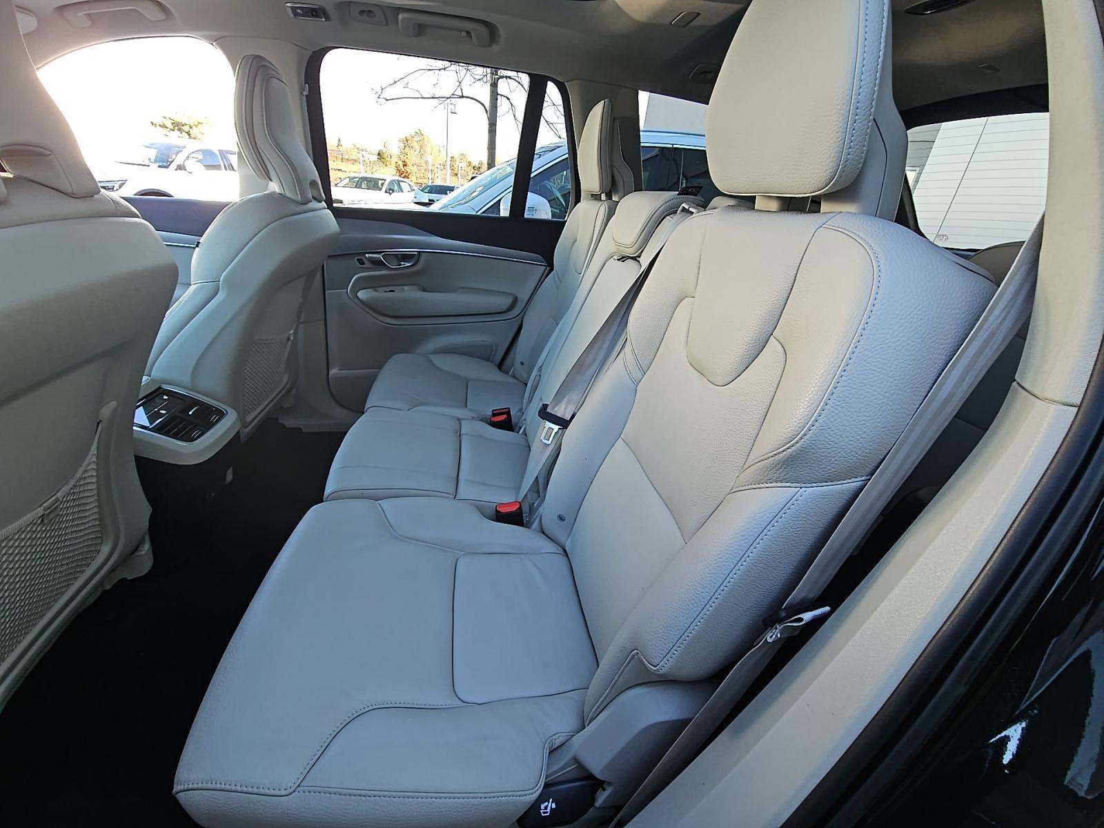 2022 Volvo XC90 T5 Momentum AWD