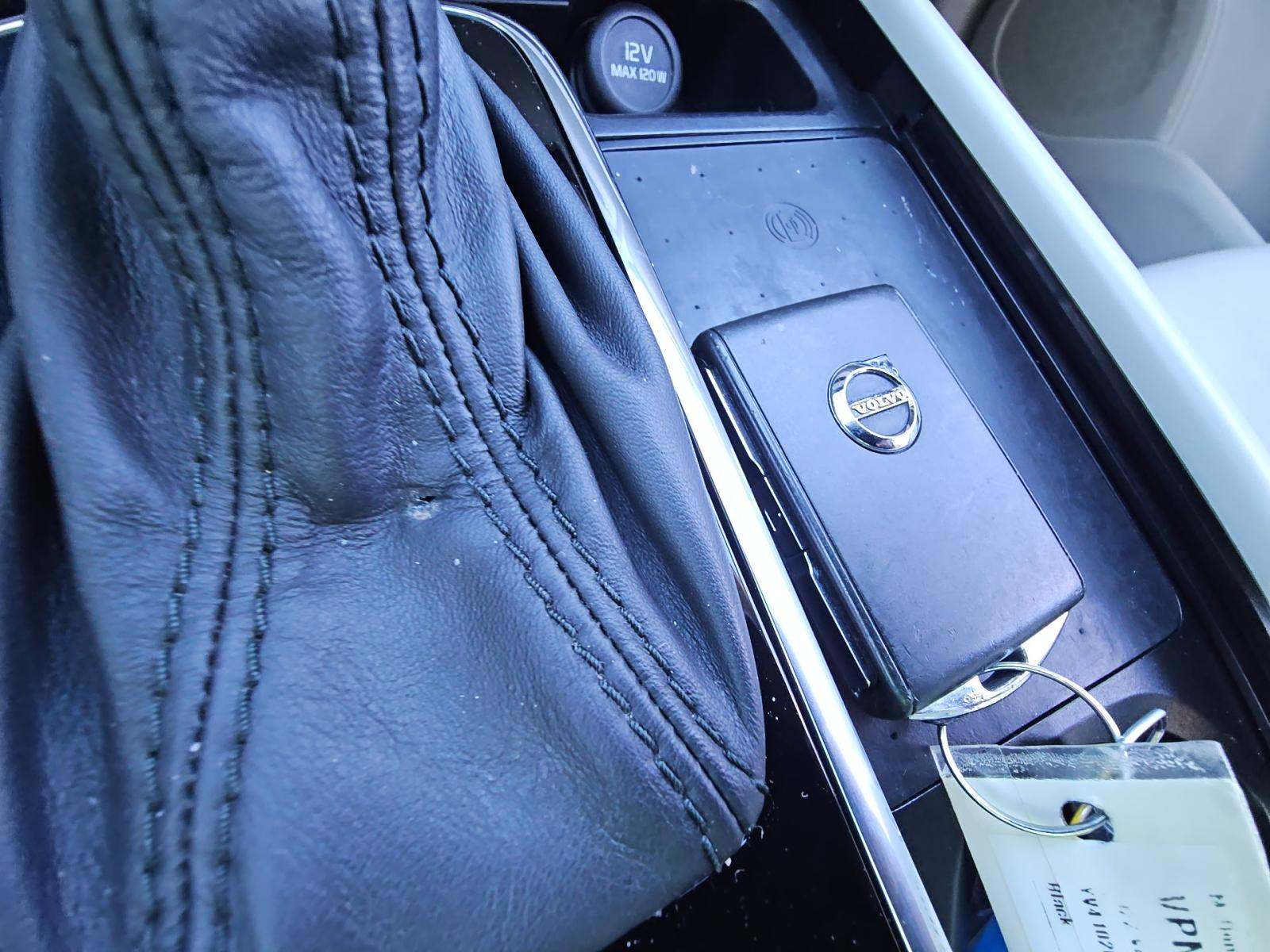 2022 Volvo XC90 T5 Momentum AWD