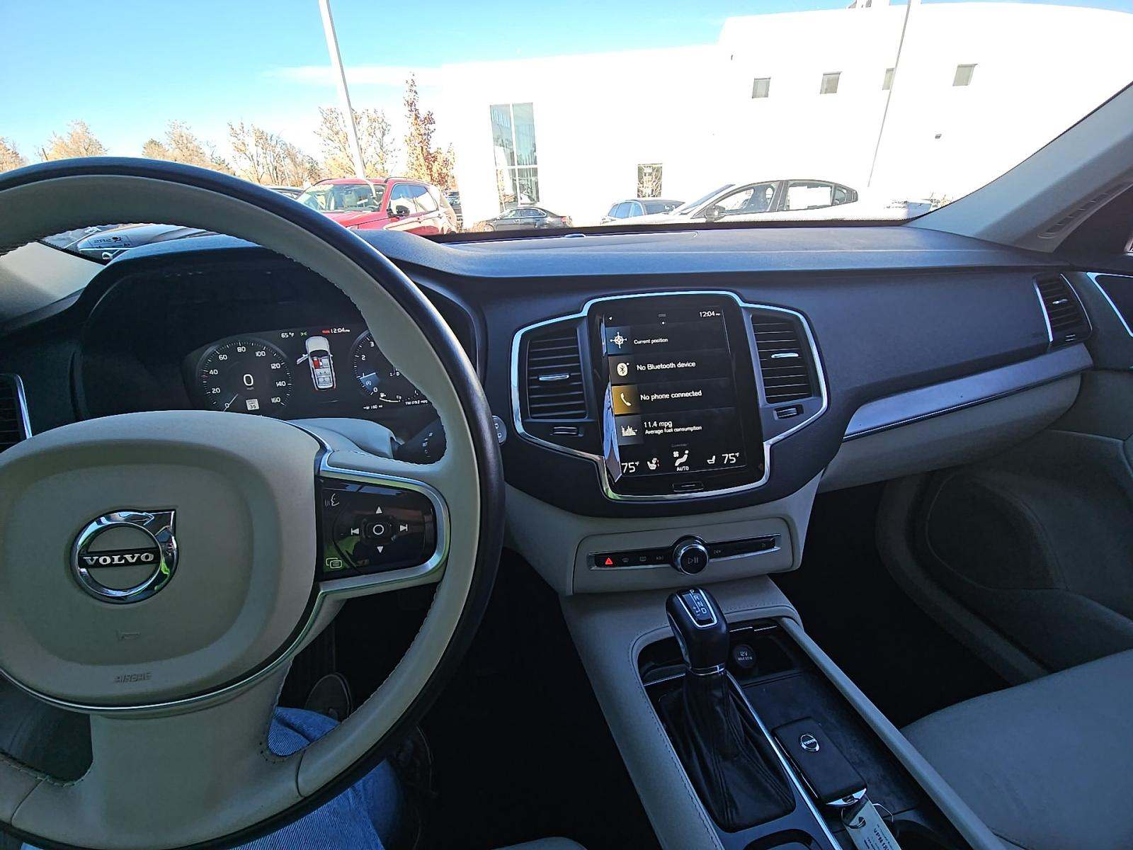 2022 Volvo XC90 T5 Momentum AWD