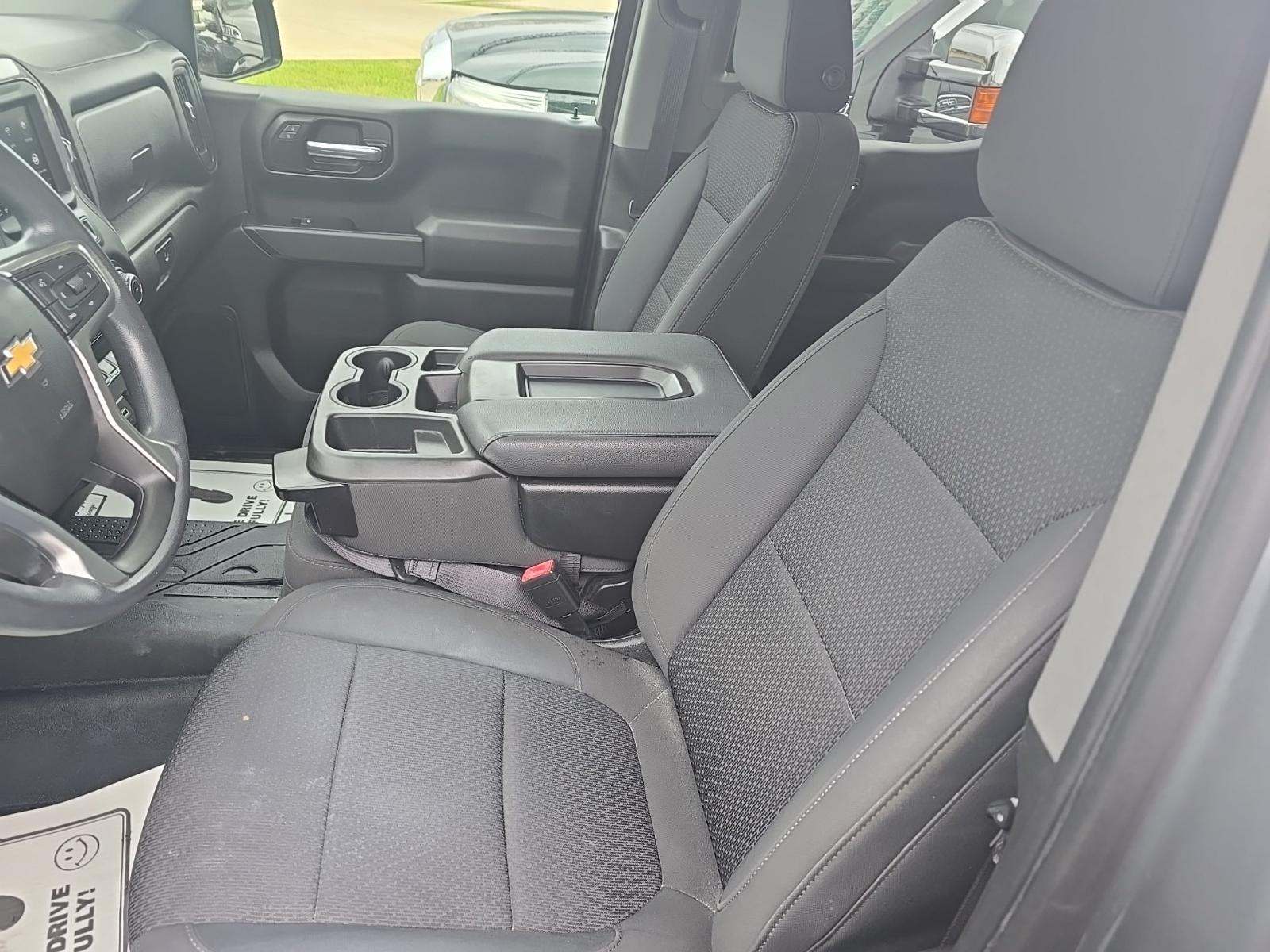 2022 Chevrolet Silverado 1500 Custom AWD