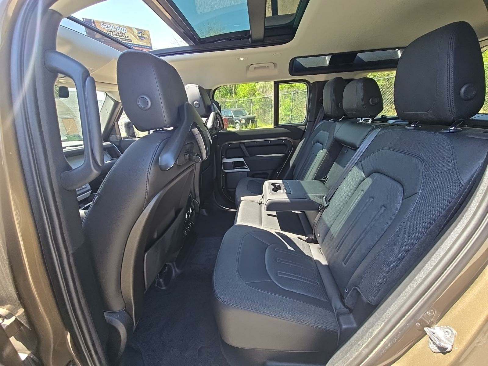 2020 Land Rover Defender 110 SE AWD