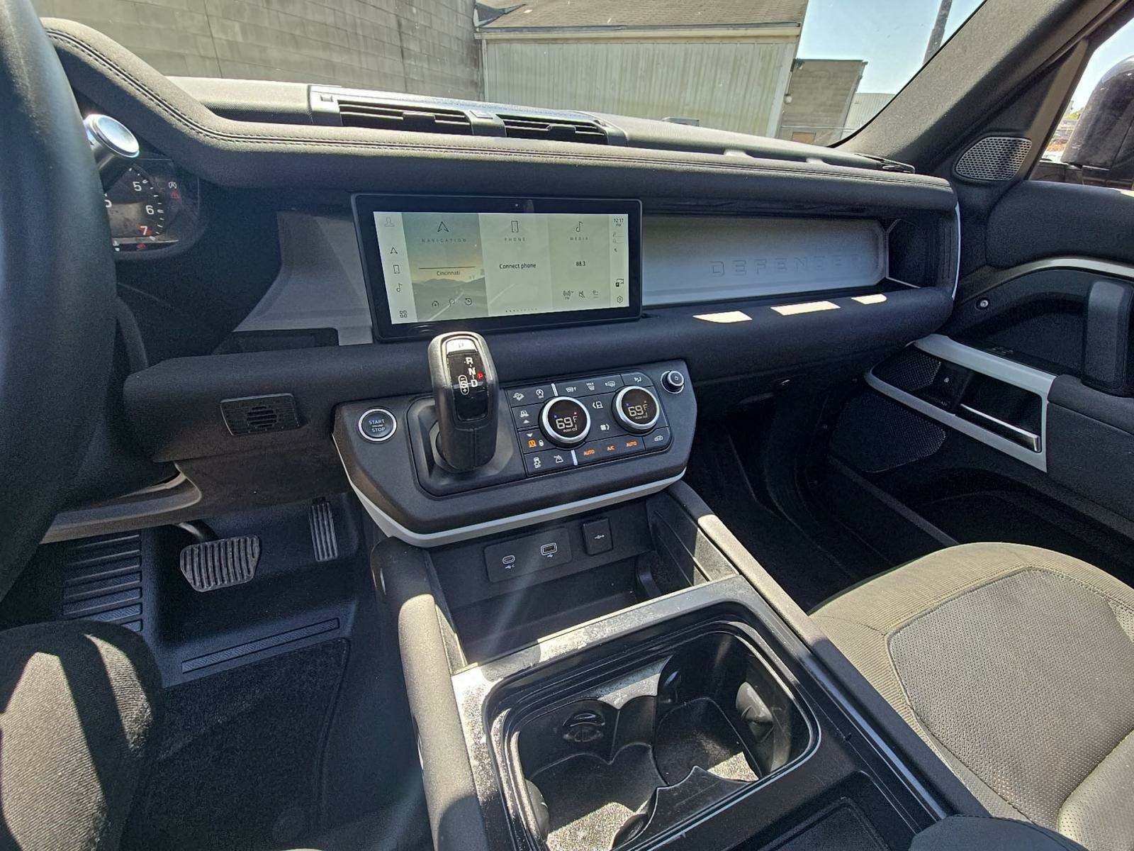 2020 Land Rover Defender 110 SE AWD