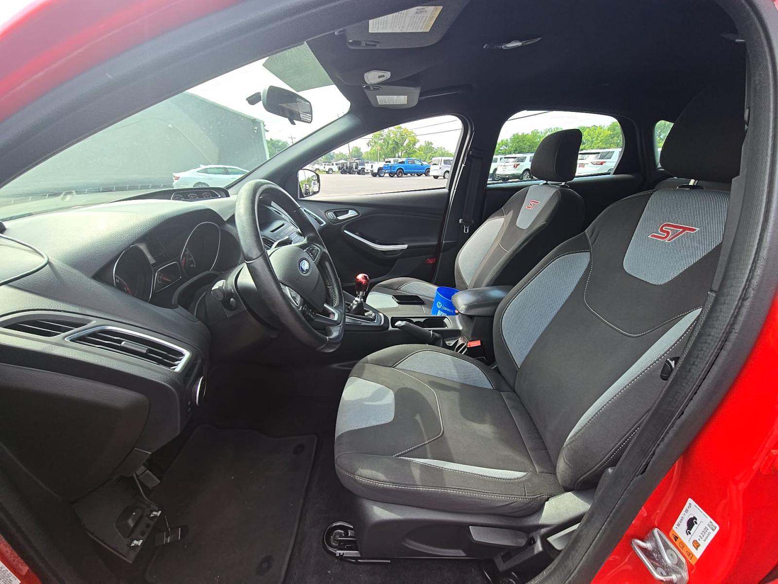 2017 Ford Focus ST FWD