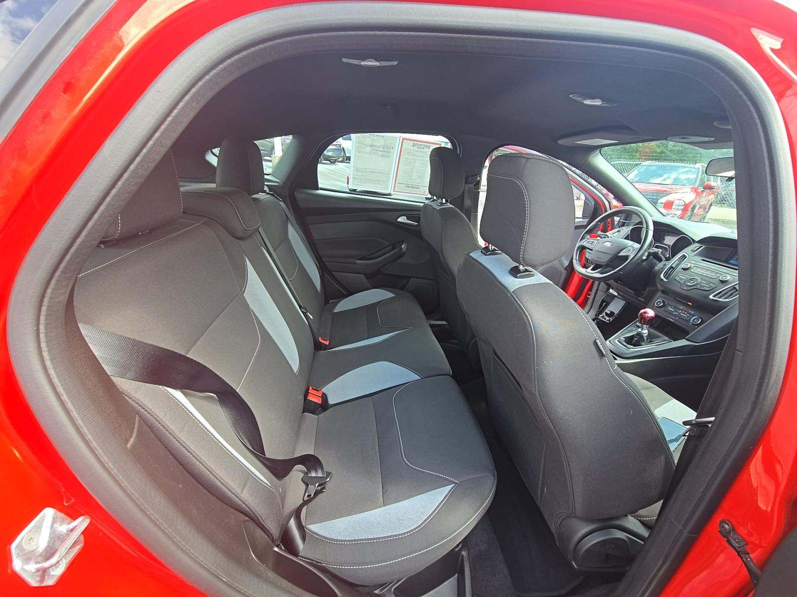 2017 Ford Focus ST FWD