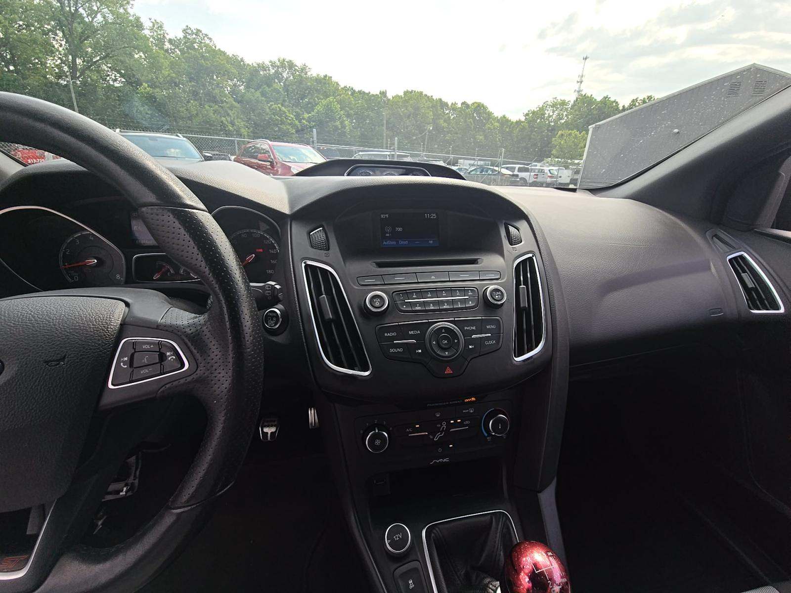 2017 Ford Focus ST FWD