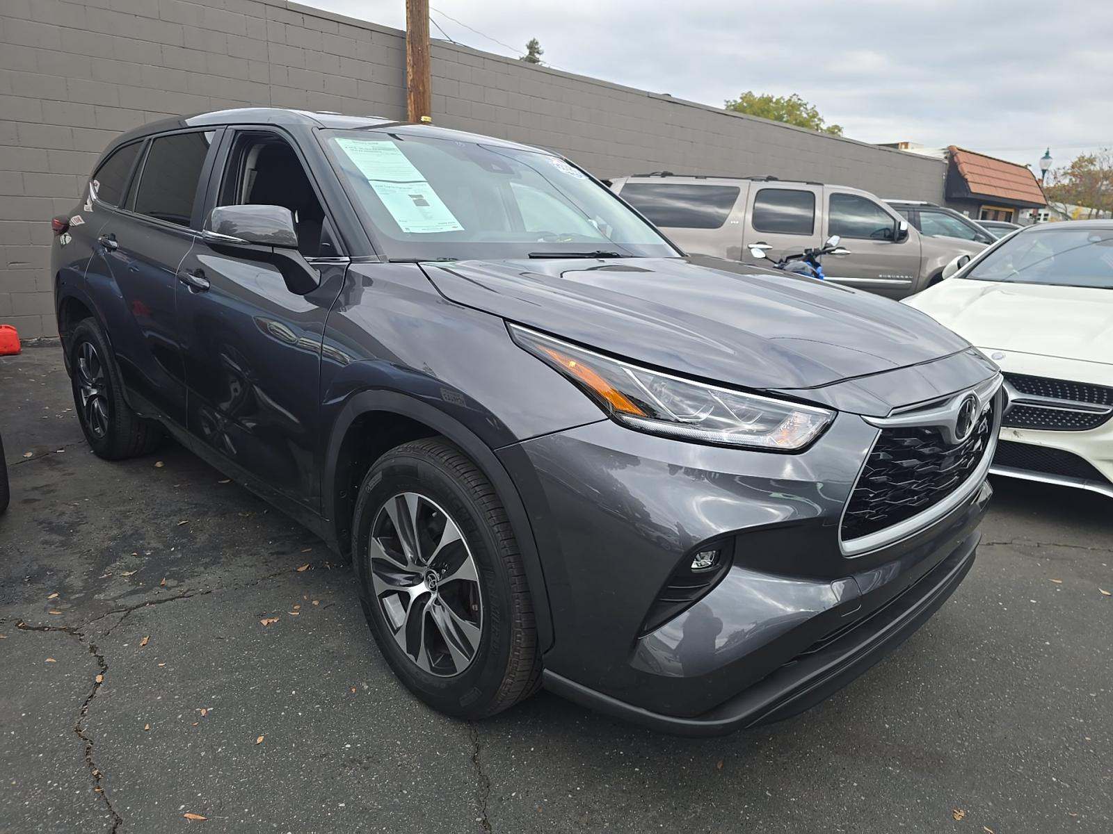 2024 Toyota Highlander LE FWD