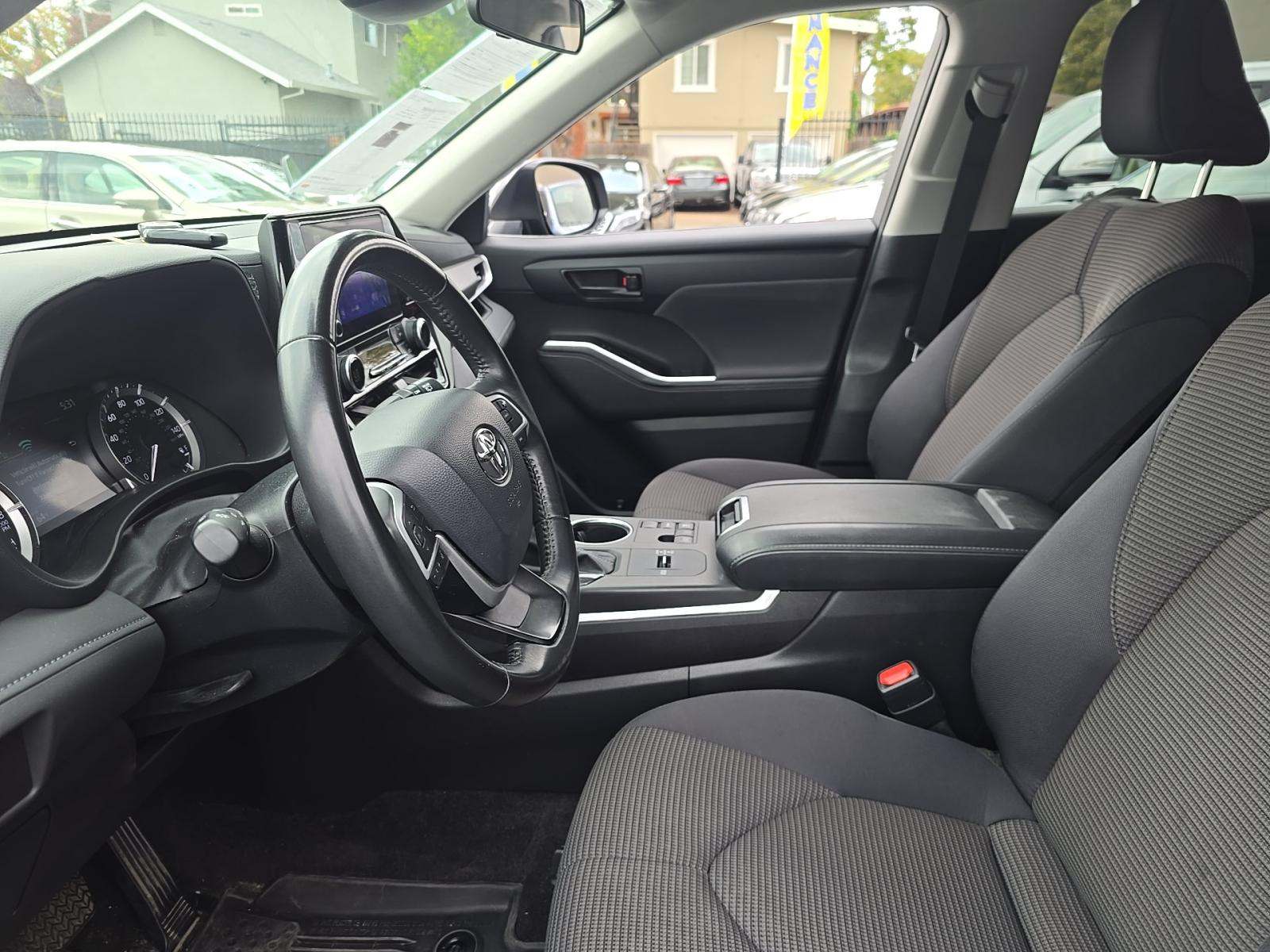 2024 Toyota Highlander LE FWD