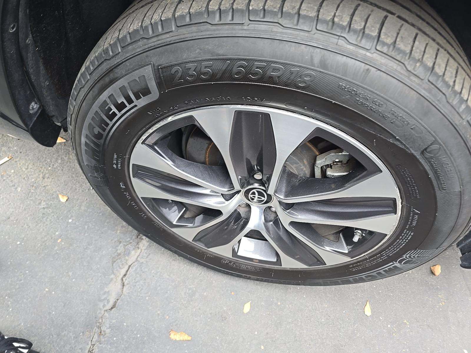 2024 Toyota Highlander LE FWD