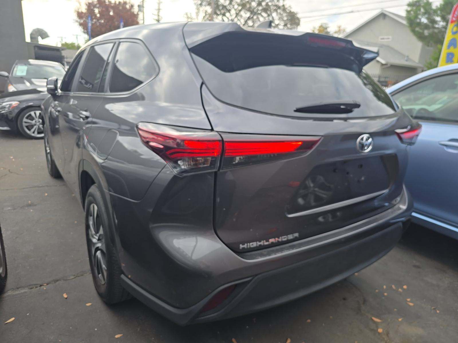 2024 Toyota Highlander LE FWD