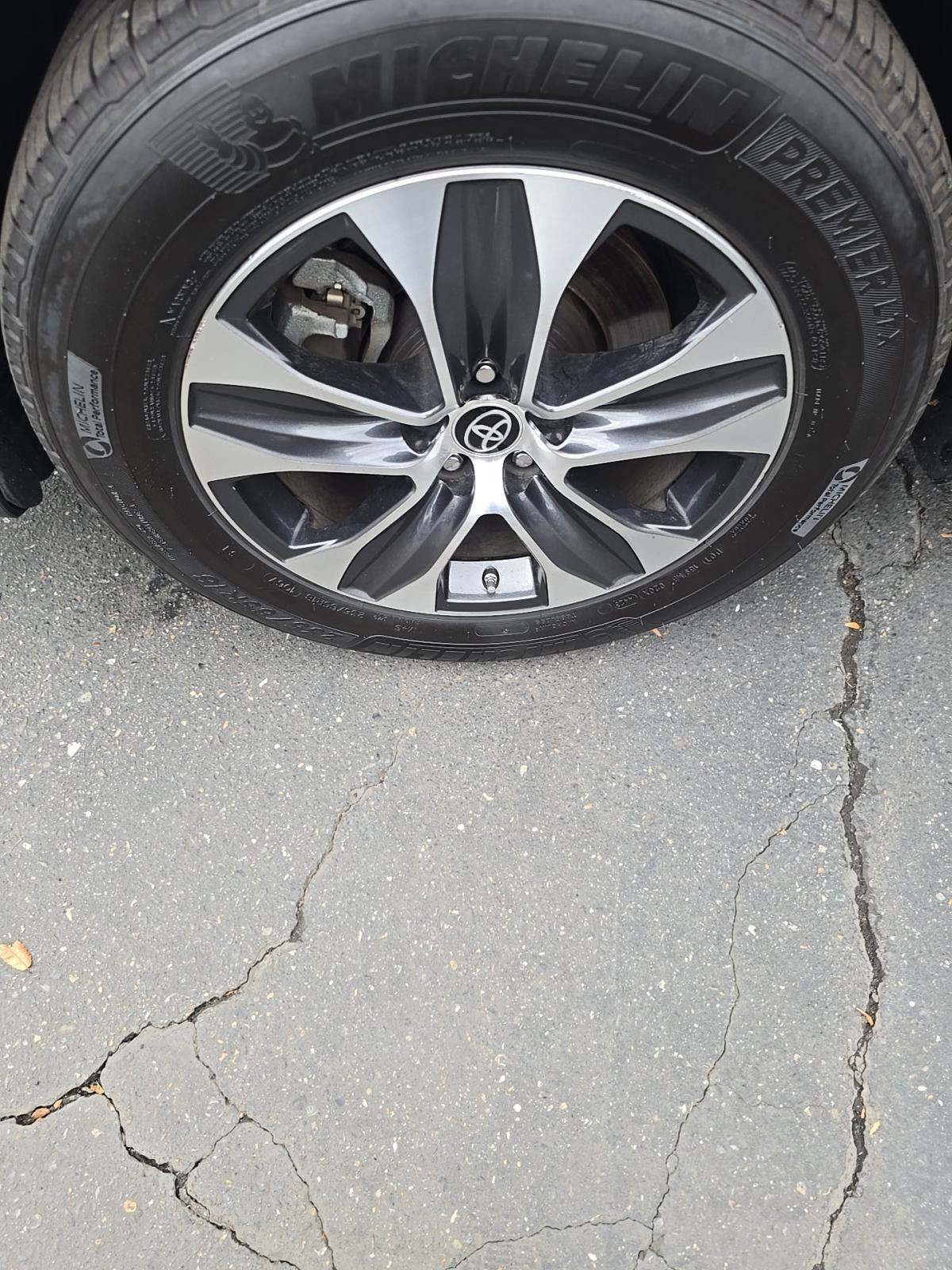 2024 Toyota Highlander LE FWD