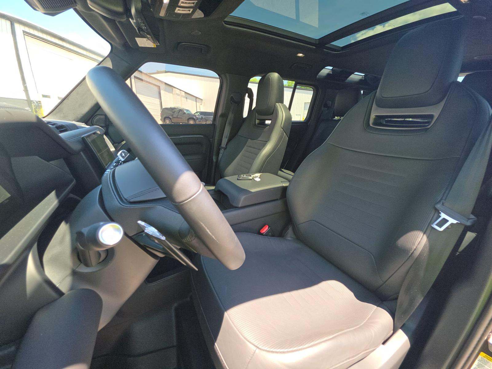 2025 Land Rover Defender 110 OCTA Edition One AWD