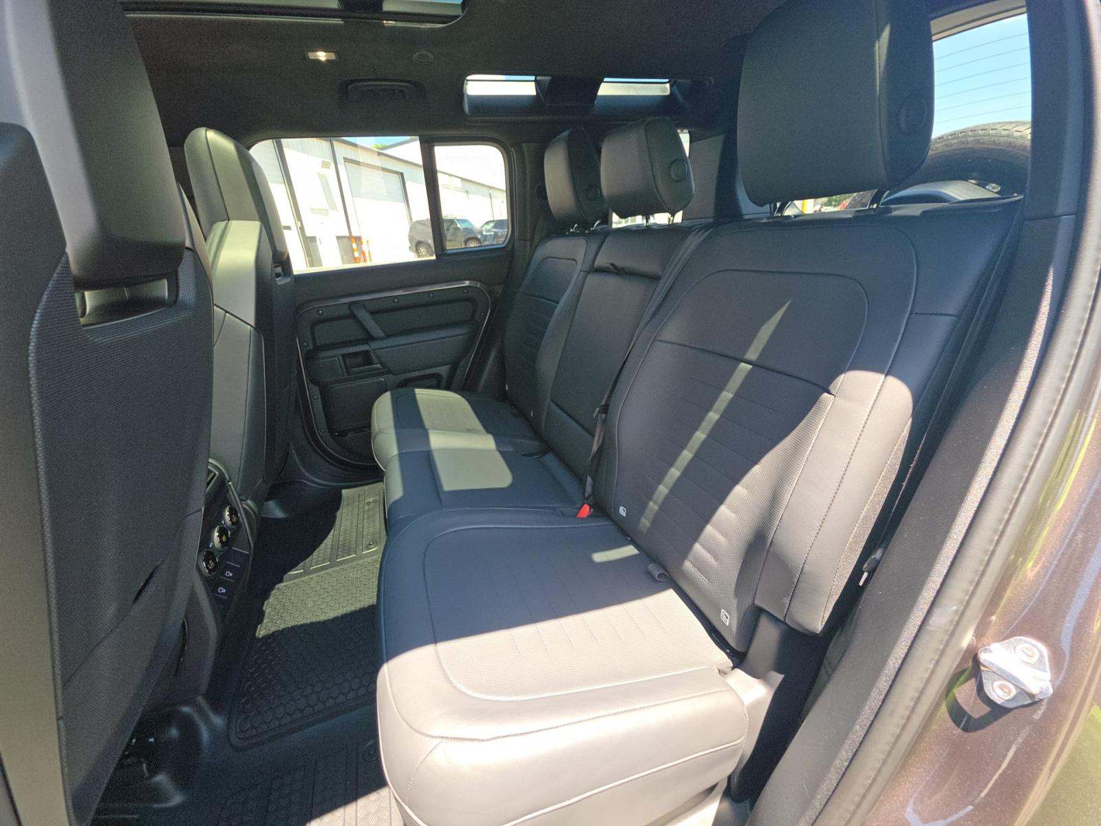 2025 Land Rover Defender 110 OCTA Edition One AWD
