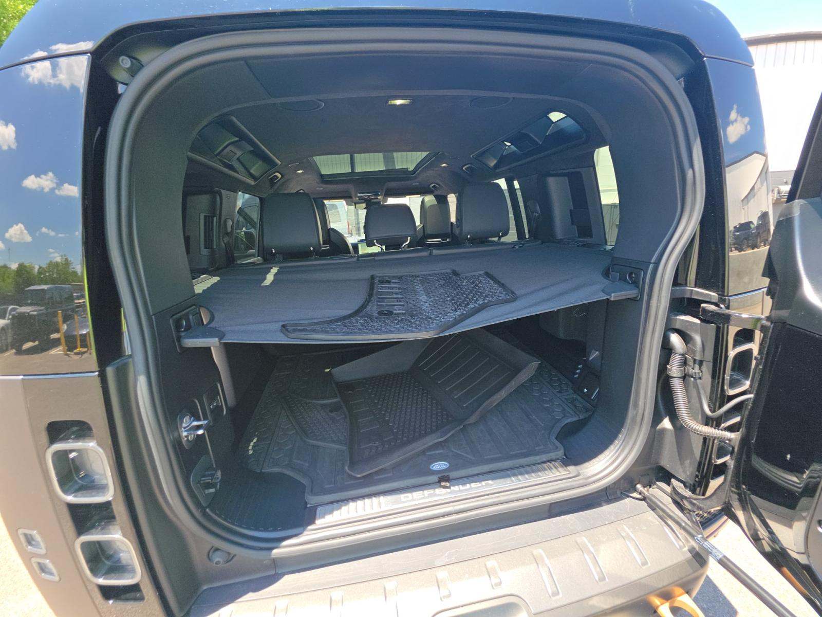 2025 Land Rover Defender 110 OCTA Edition One AWD
