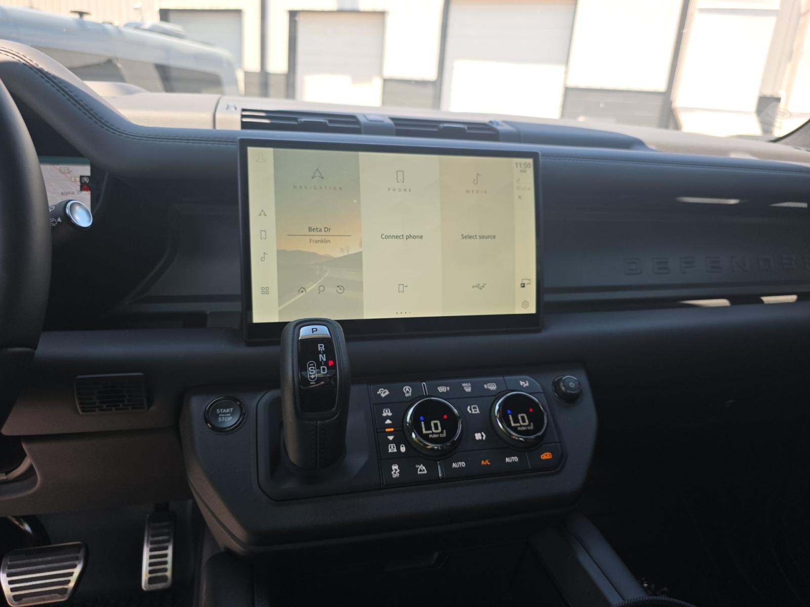 2025 Land Rover Defender 110 OCTA Edition One AWD