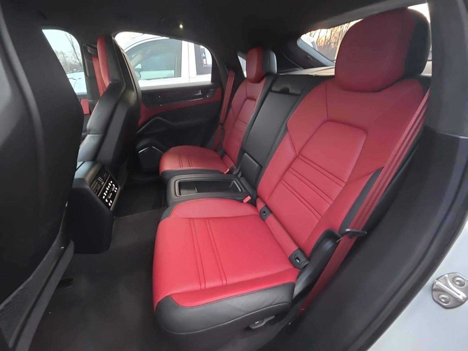 Porsche Cayenne Turbo GT снимка Porsche Cayenne Turbo GT