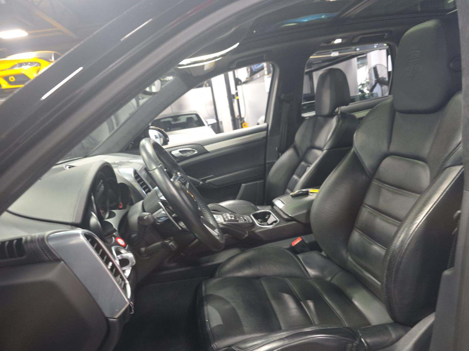 PORSCHE CAYENNE - 6