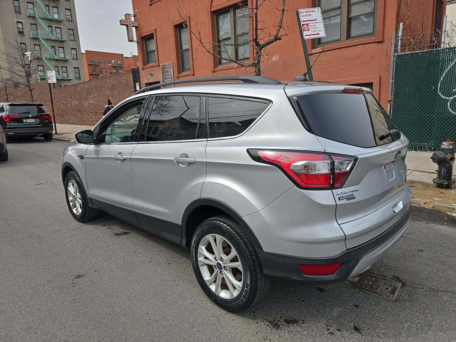 FORD ESCAPE - 2