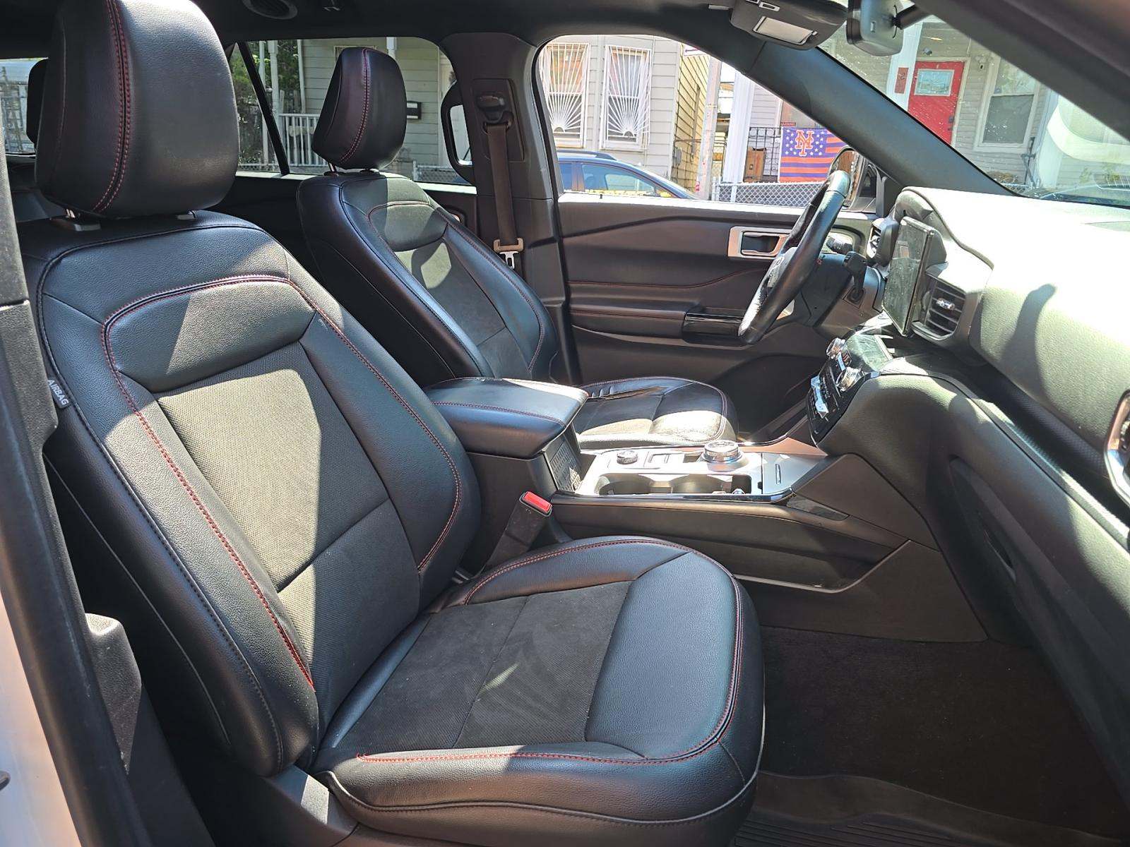 2022 Ford Explorer ST-Line AWD
