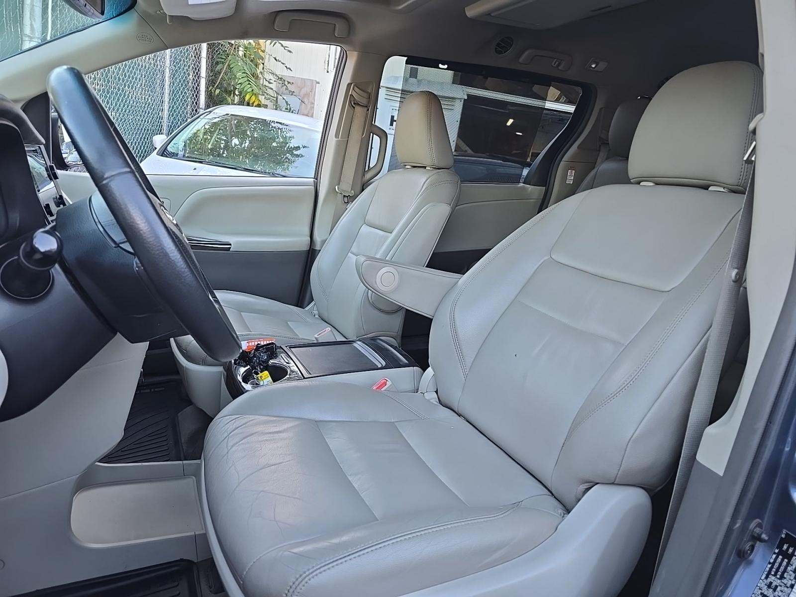 2017 Toyota Sienna XLE Premium AWD