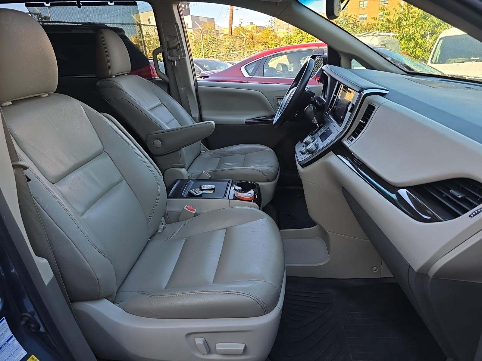 2017 Toyota Sienna XLE Premium AWD