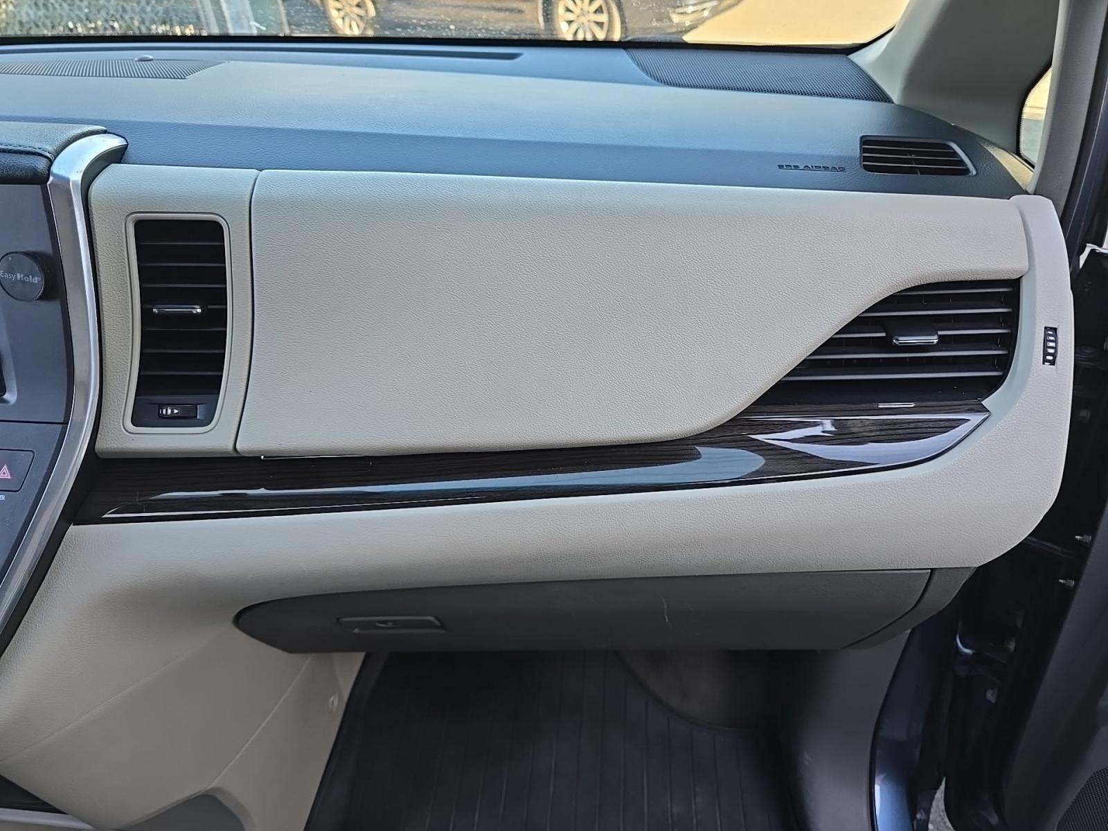 2017 Toyota Sienna XLE Premium AWD