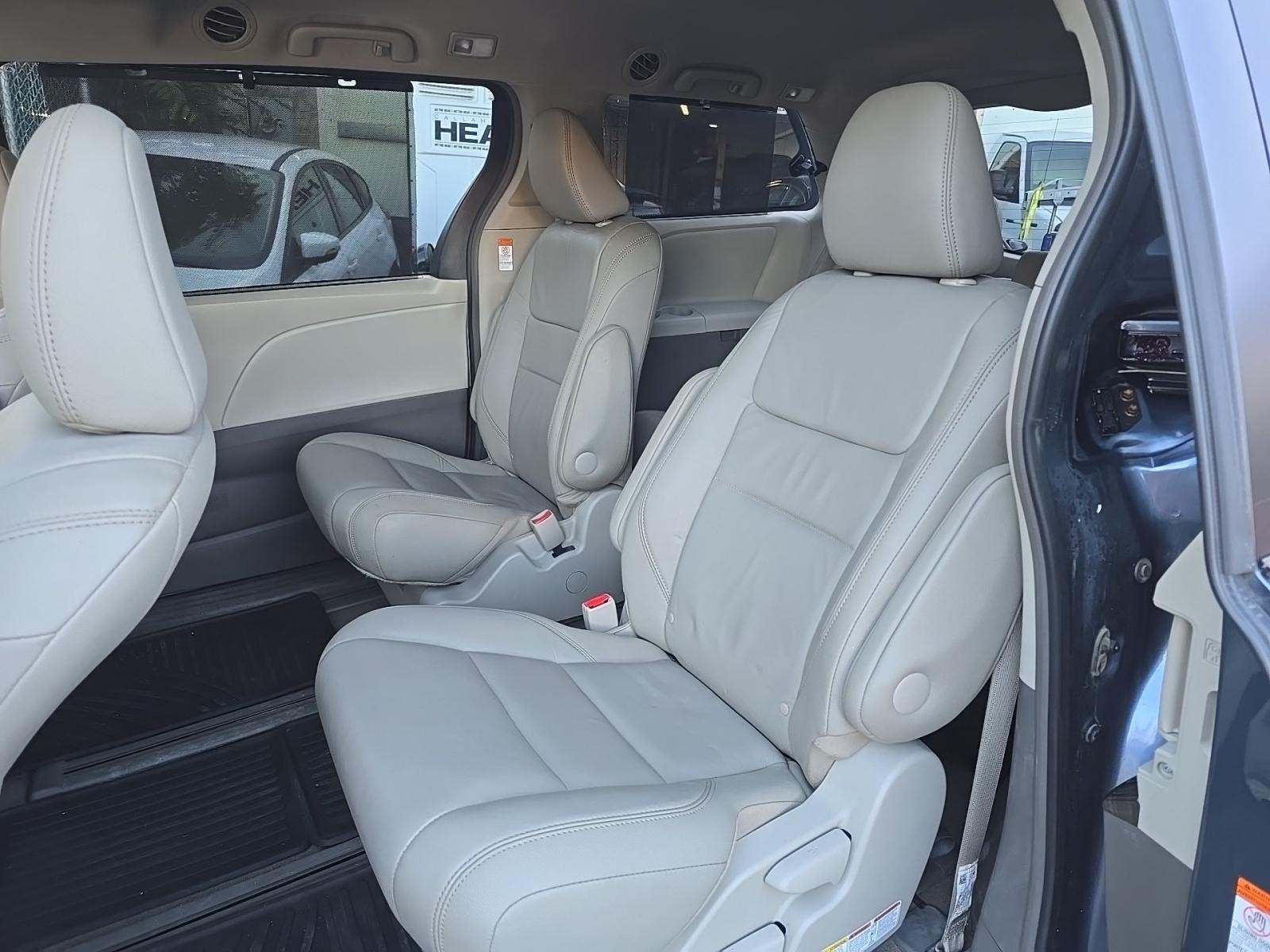 2017 Toyota Sienna XLE Premium AWD