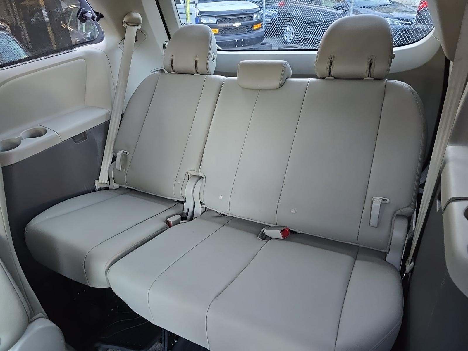 2017 Toyota Sienna XLE Premium AWD