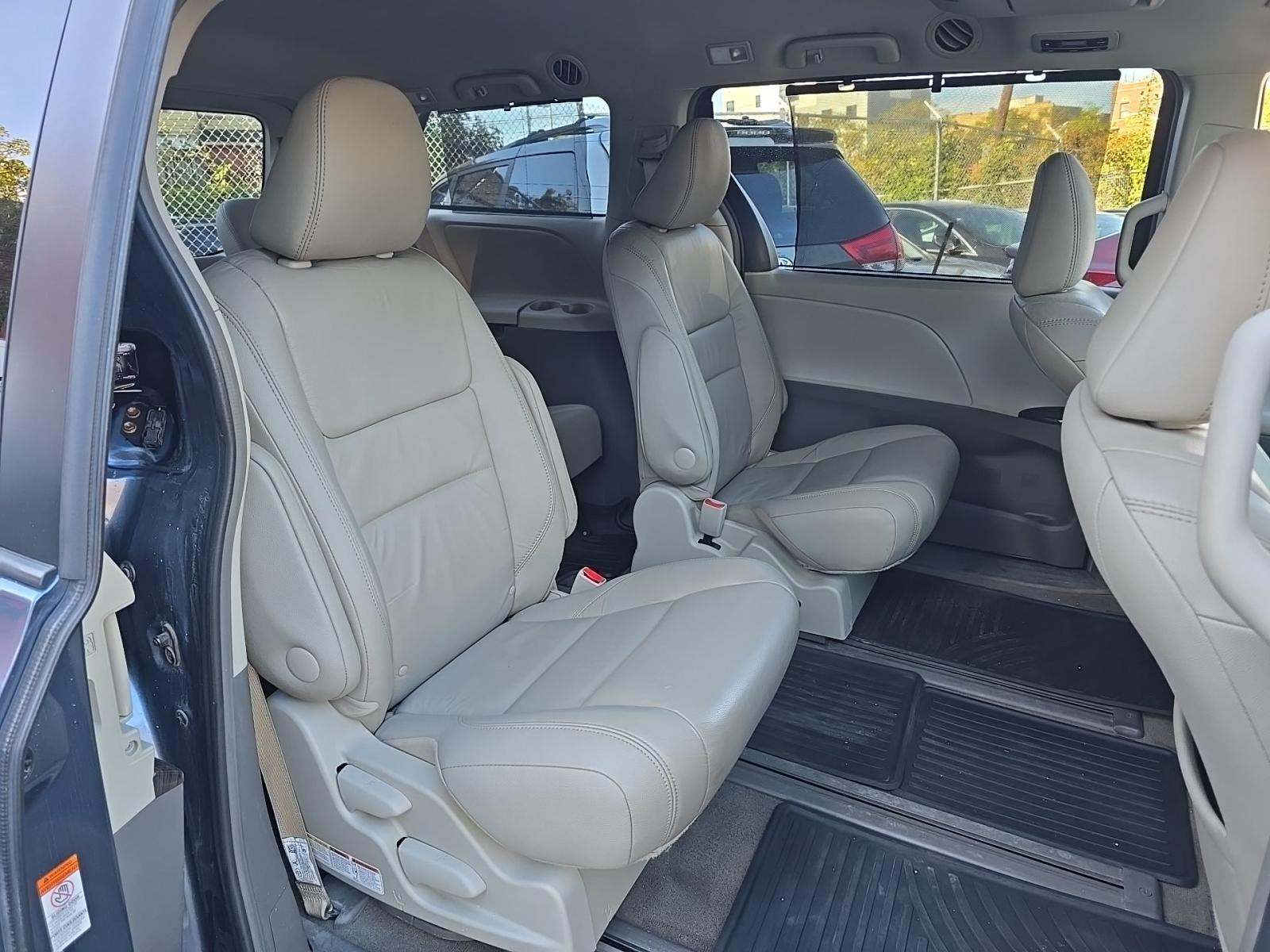 2017 Toyota Sienna XLE Premium AWD