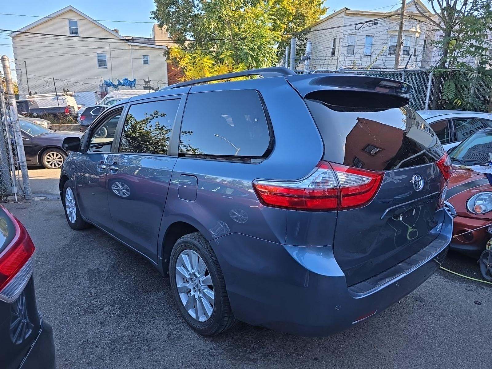 2017 Toyota Sienna XLE Premium AWD