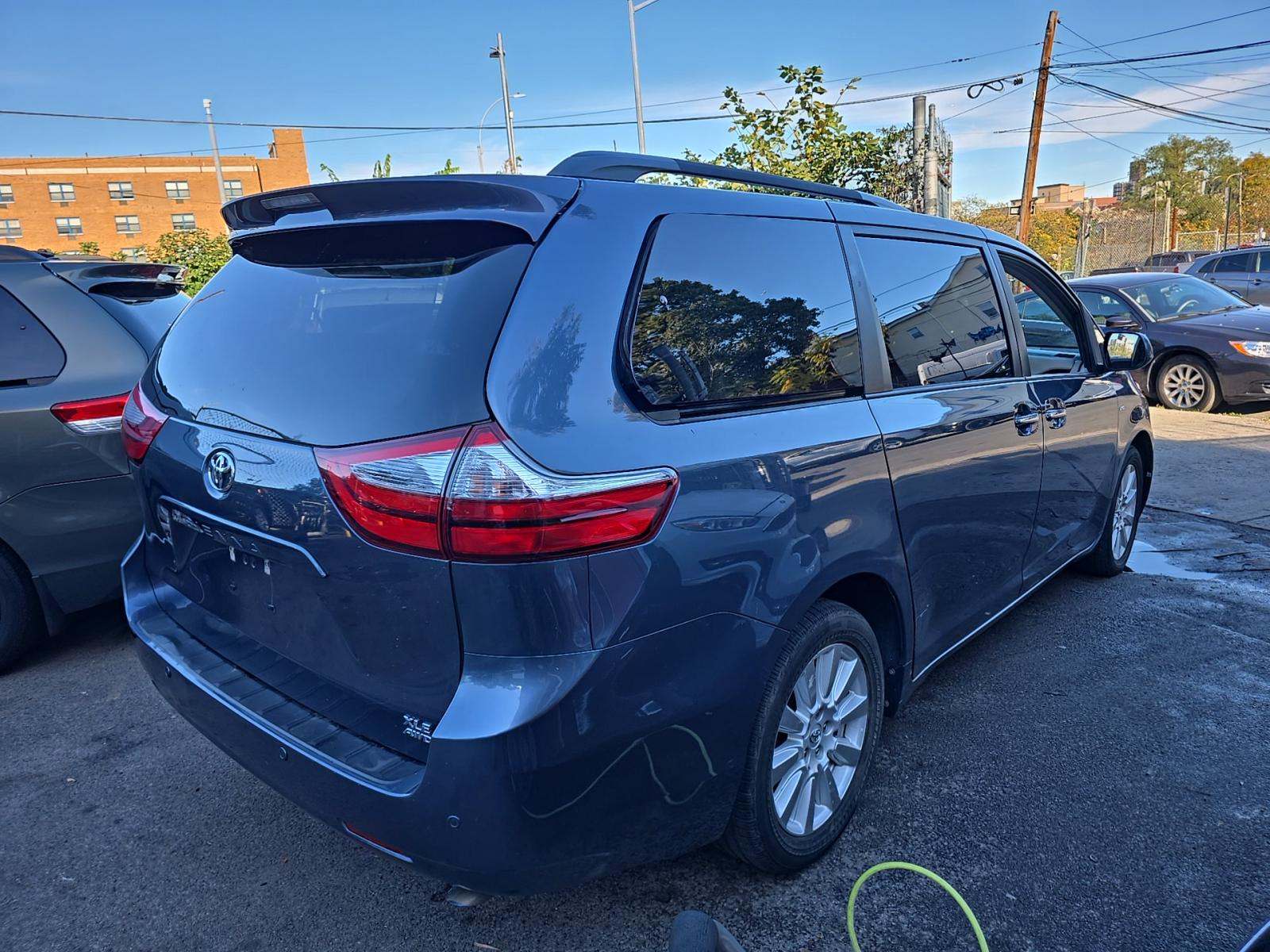 2017 Toyota Sienna XLE Premium AWD