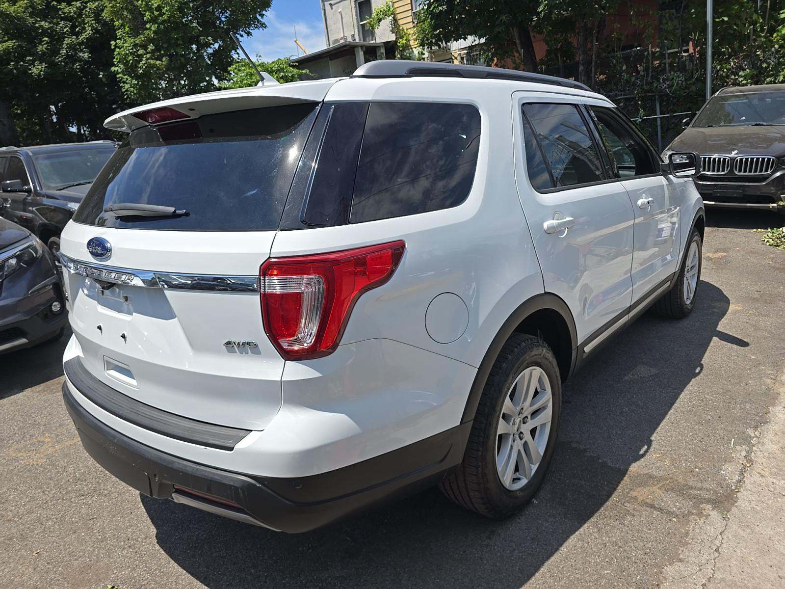 FORD EXPLORER - 3