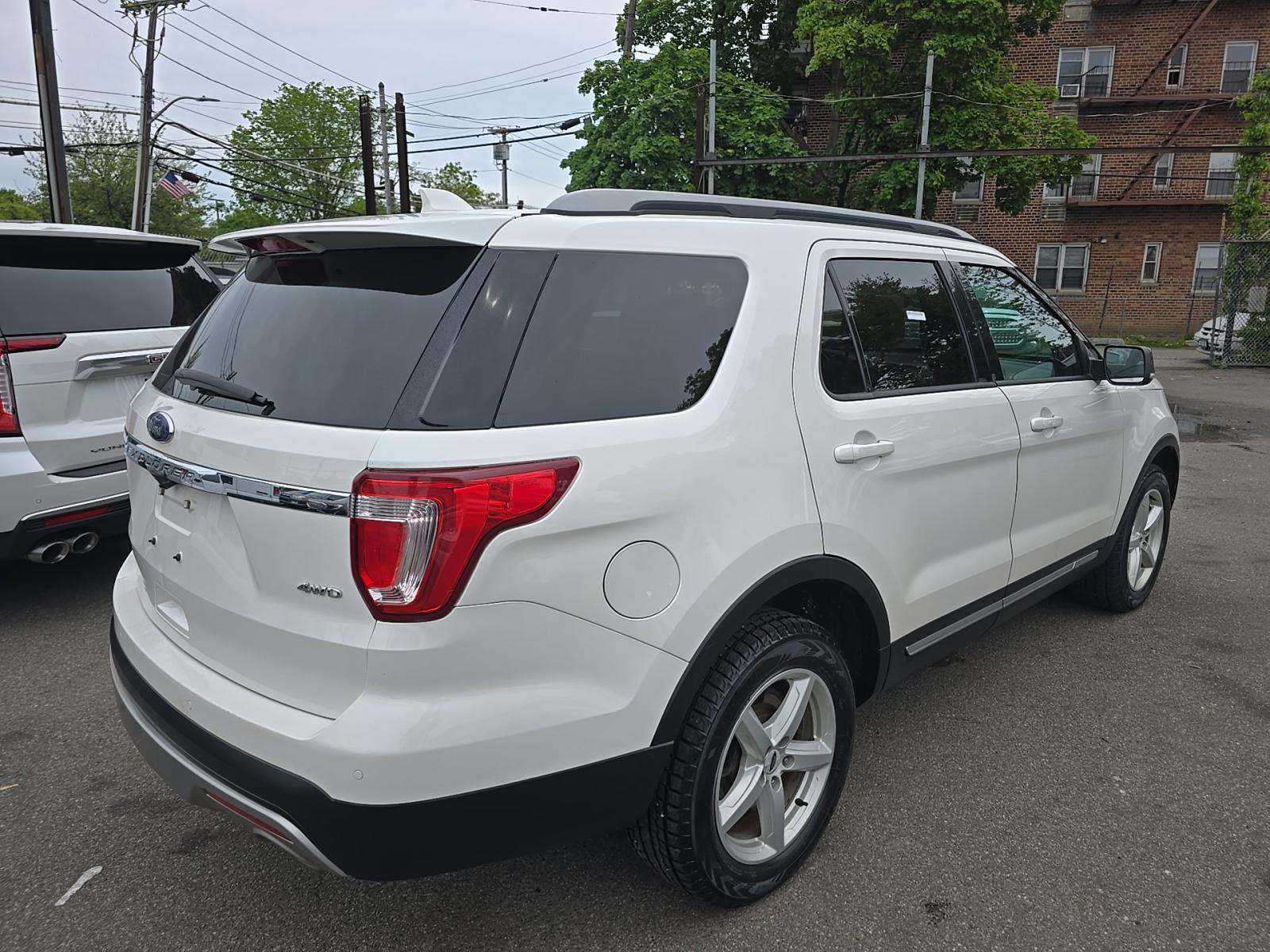 FORD EXPLORER - 3