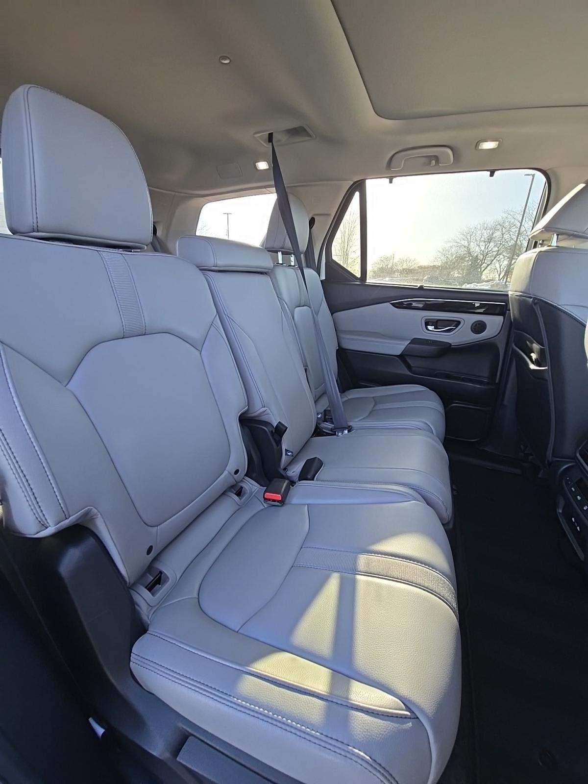 2025 Honda Pilot Touring AWD