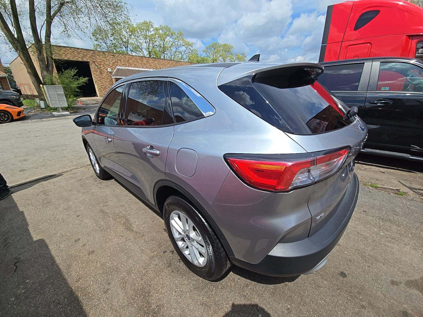 FORD ESCAPE - 2