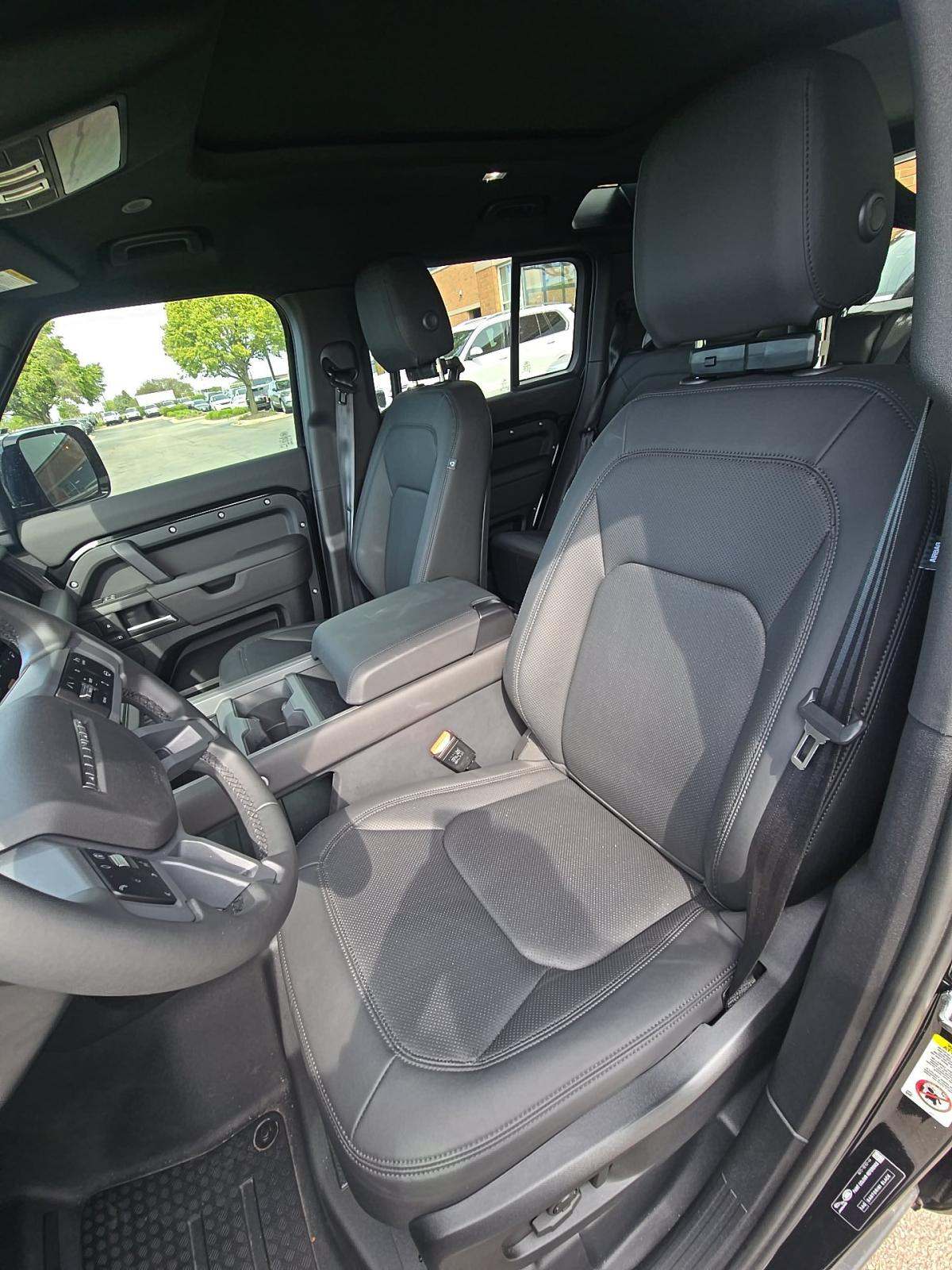 2025 Land Rover Defender 110 X-Dynamic SE AWD