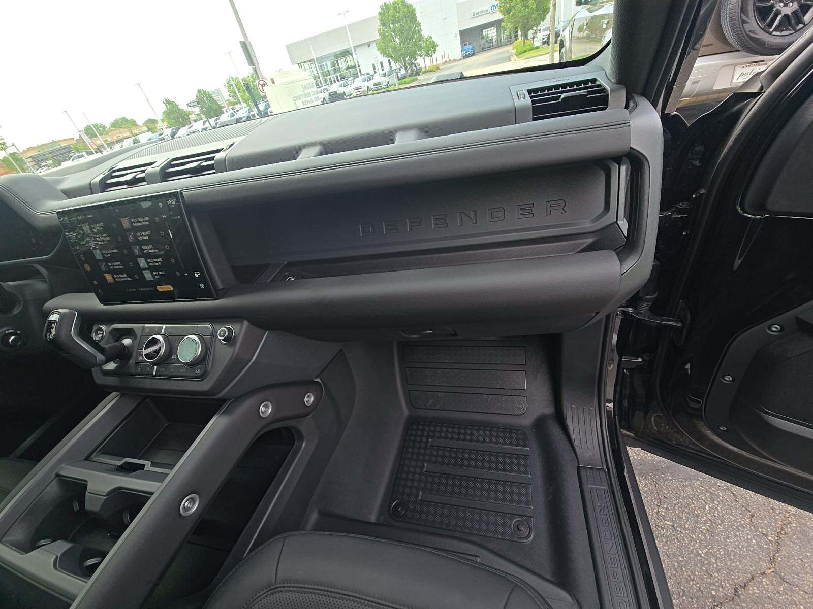 2025 Land Rover Defender 110 X-Dynamic SE AWD