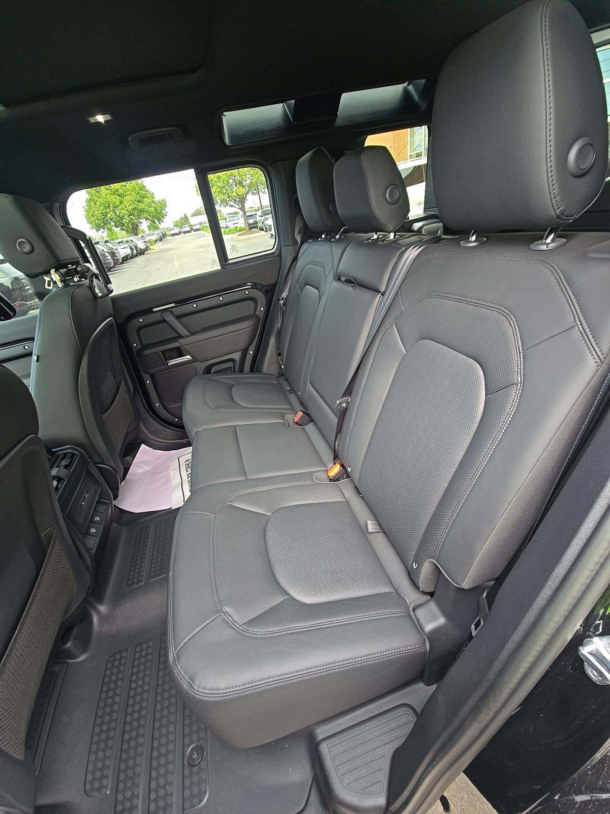 2025 Land Rover Defender 110 X-Dynamic SE AWD