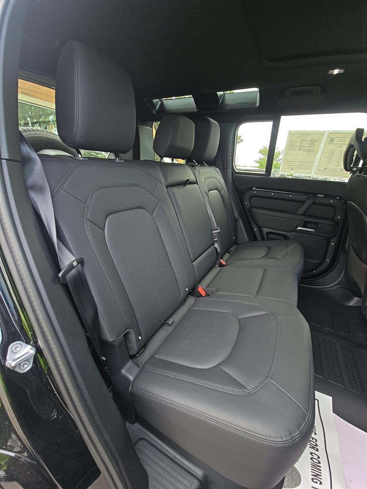 2025 Land Rover Defender 110 X-Dynamic SE AWD