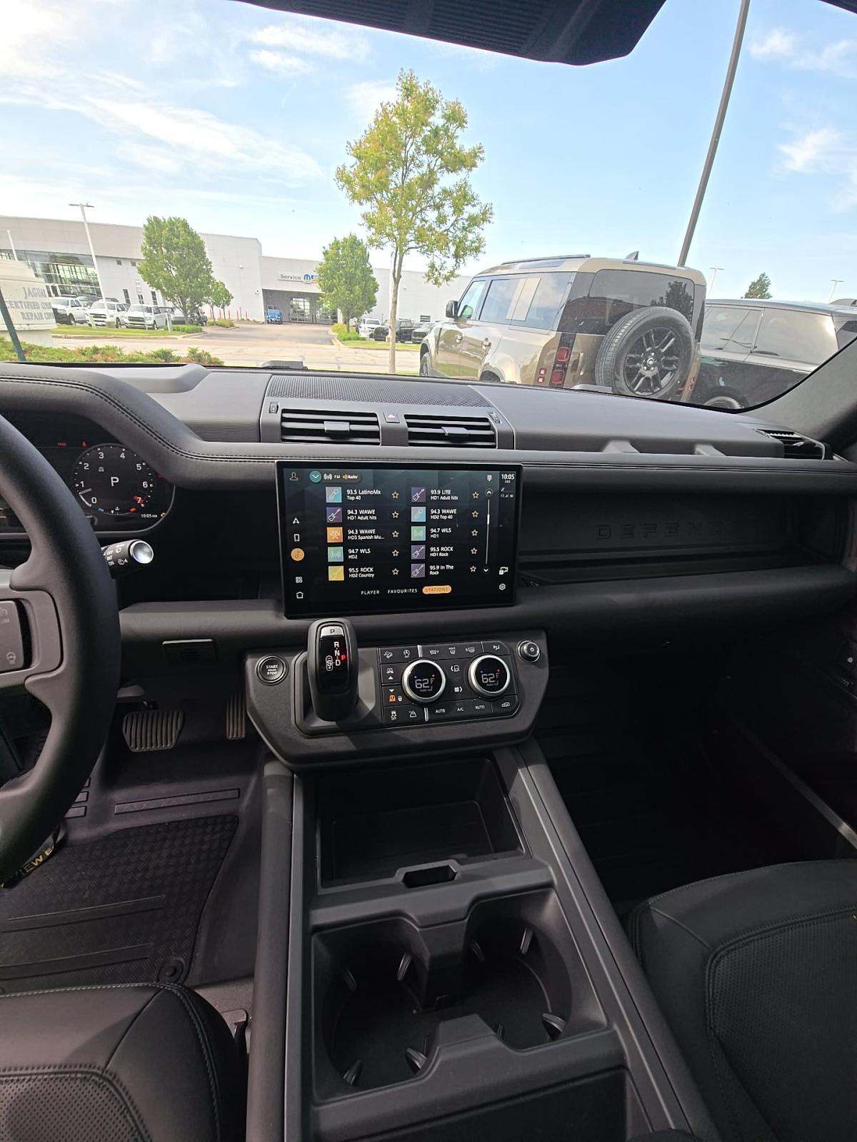 2025 Land Rover Defender 110 X-Dynamic SE AWD