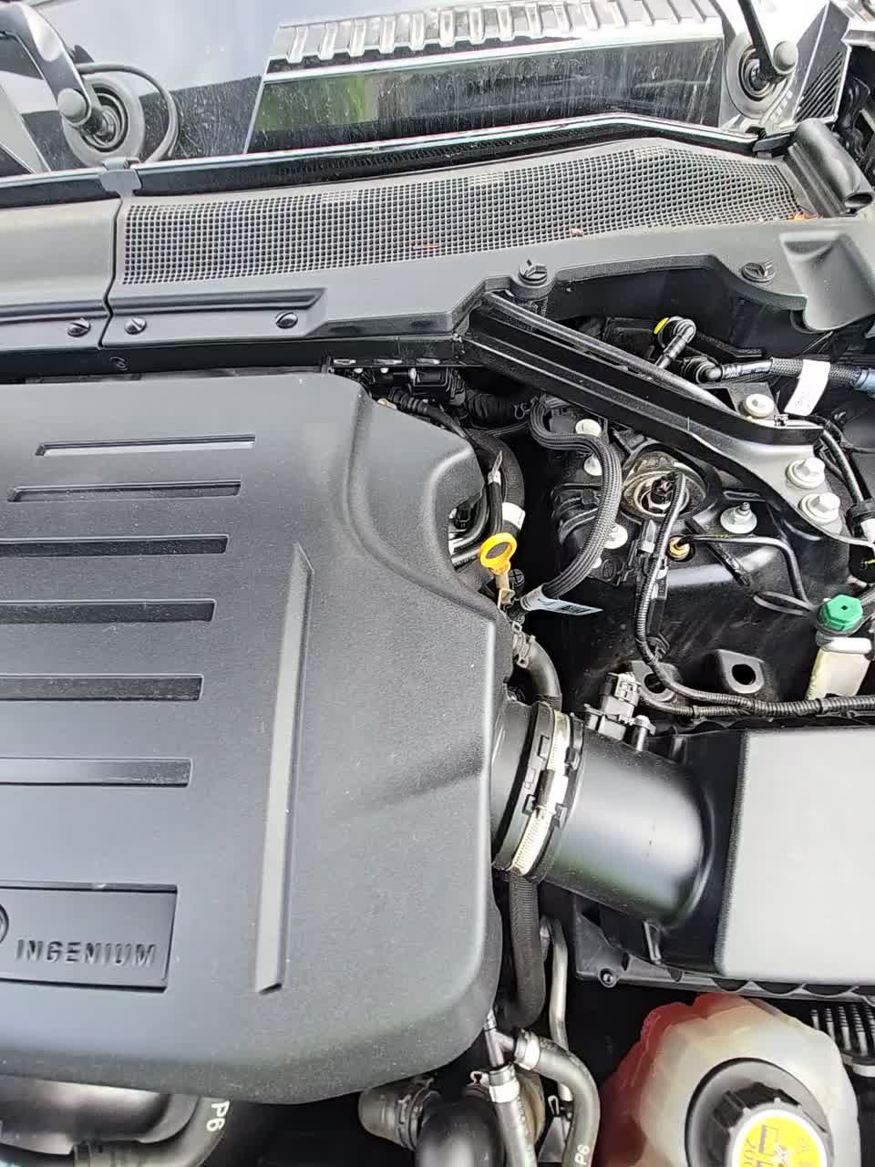 2025 Land Rover Defender 110 X-Dynamic SE AWD