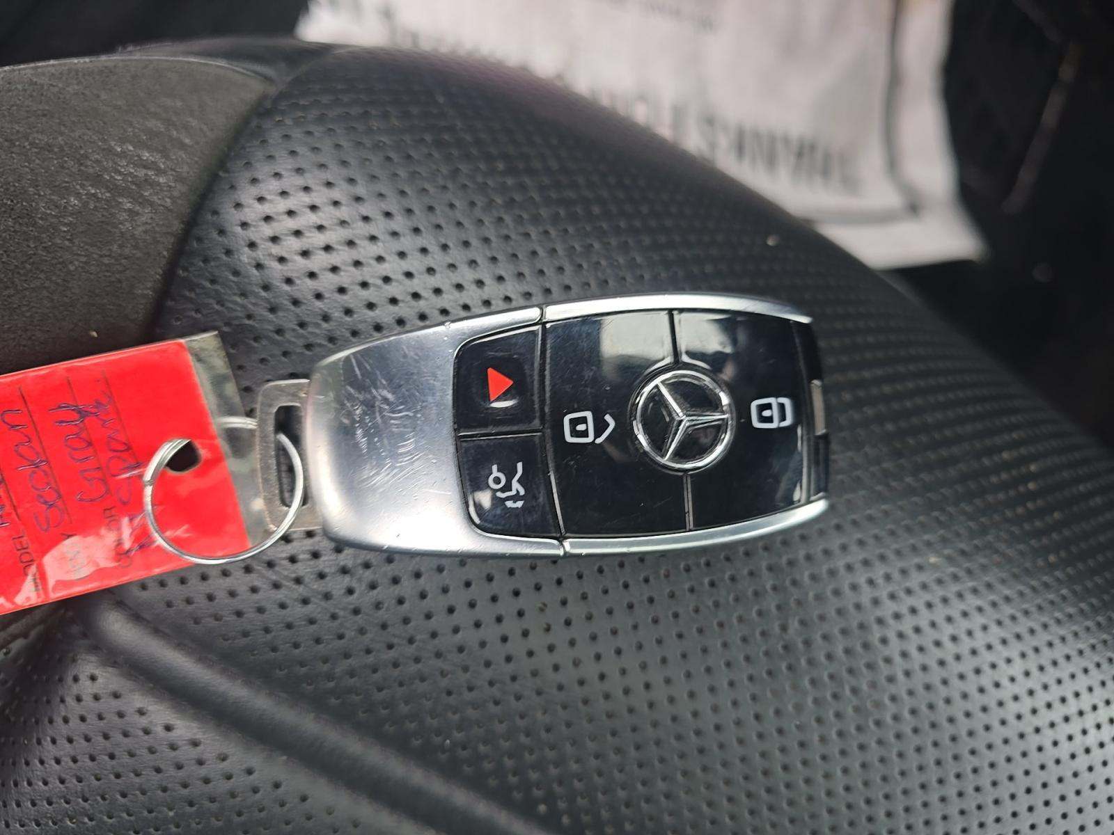 MERCEDES-BENZ E-CLASS - 4