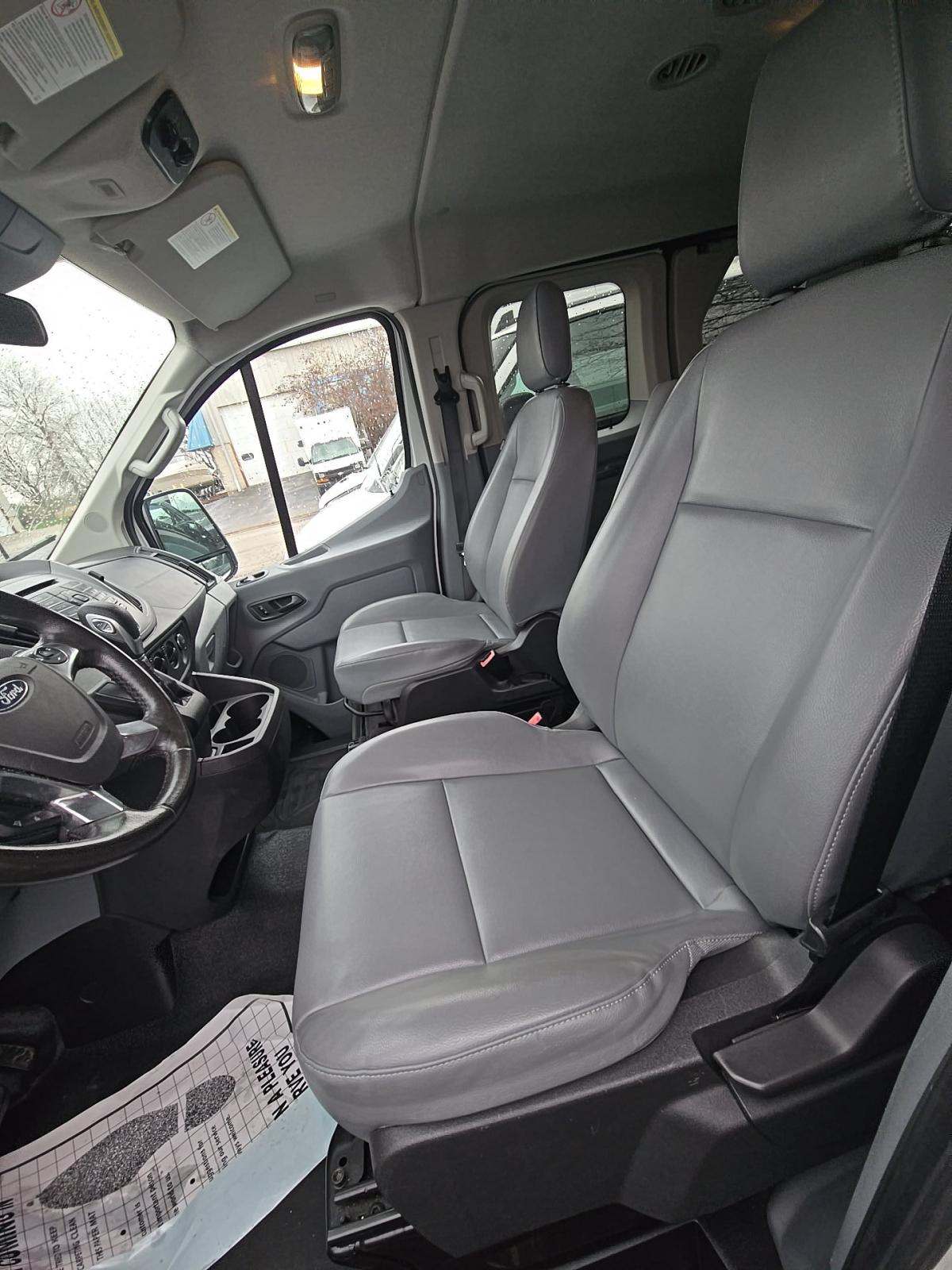 FORD TRANSIT 150 - 6